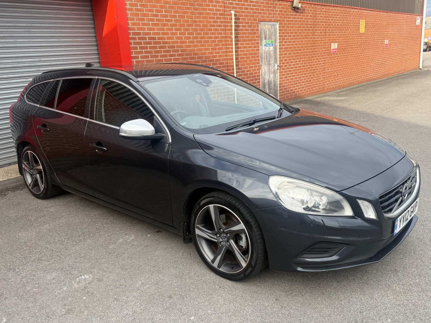 Used Volvo V60 2012 for sale - 77909335: Photo 2