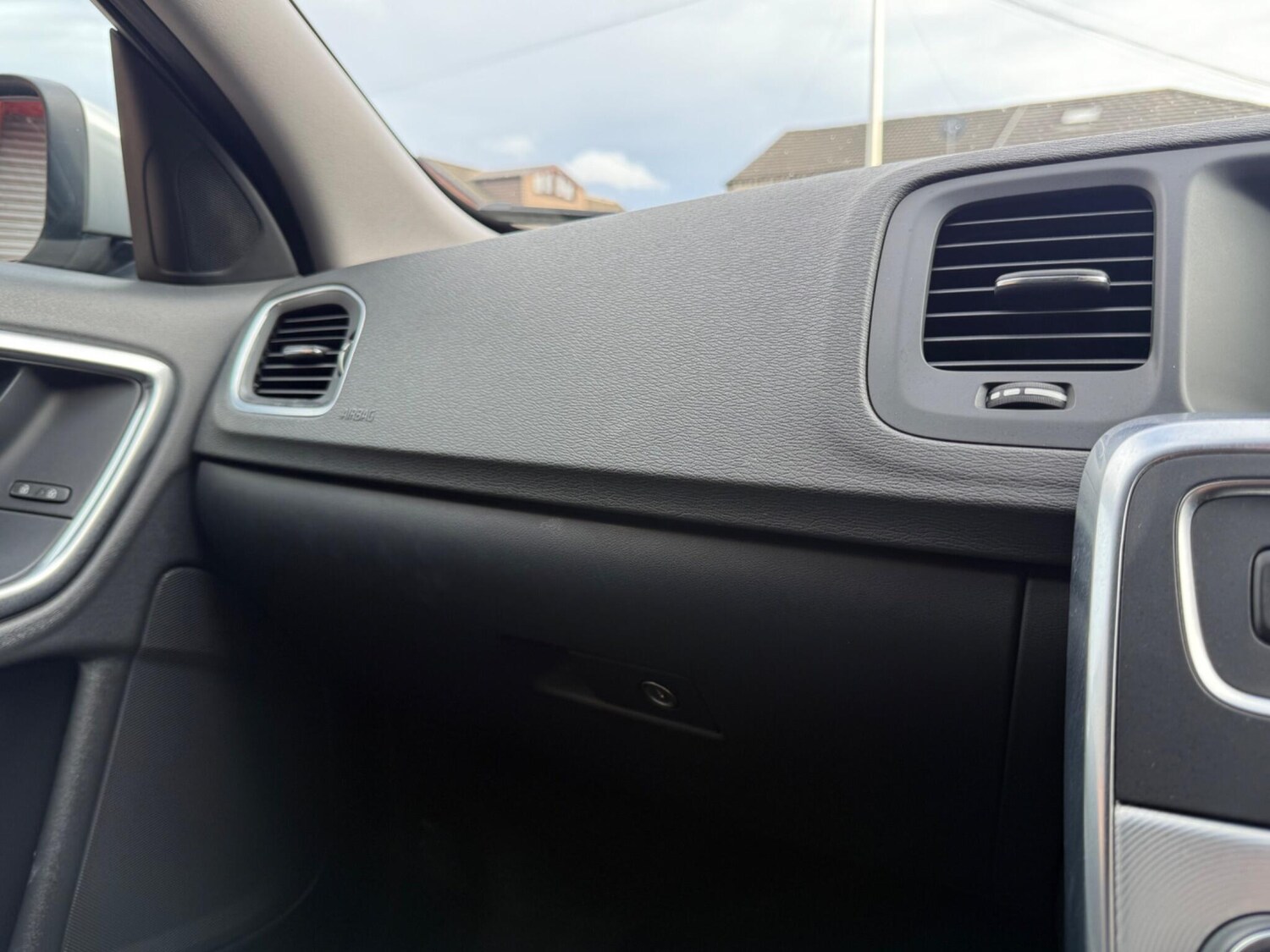 Used Volvo V60 2012 for sale - 77909335: Photo 21