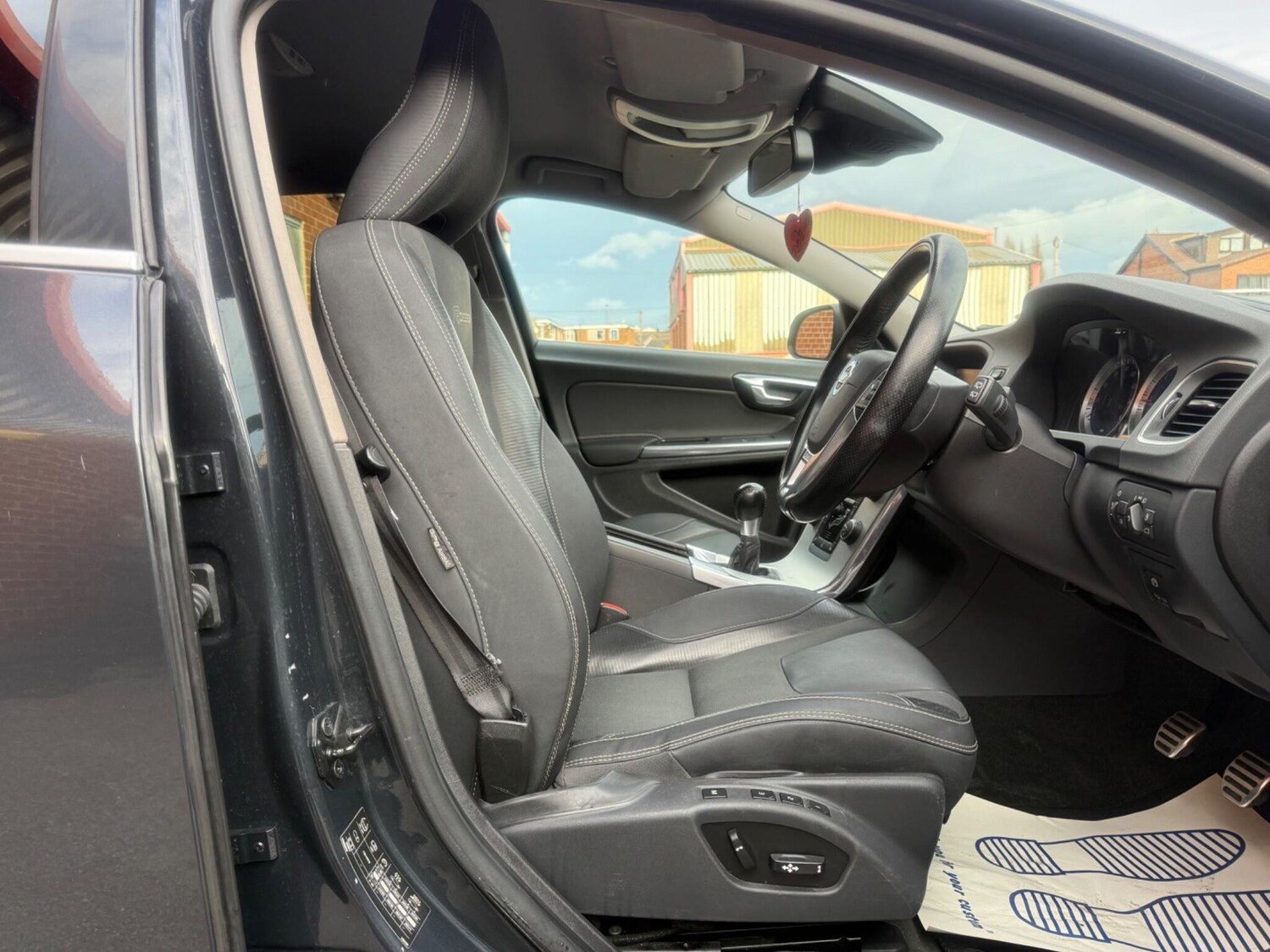 Used Volvo V60 2012 for sale - 77909335: Photo 23