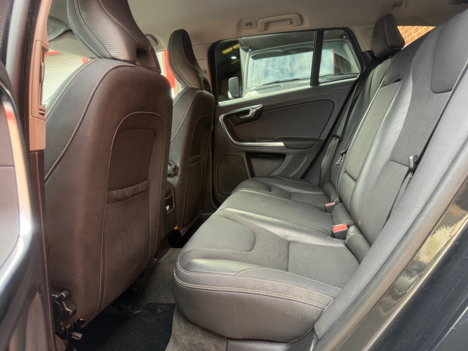 Used Volvo V60 2012 for sale - 77909335: Photo 28