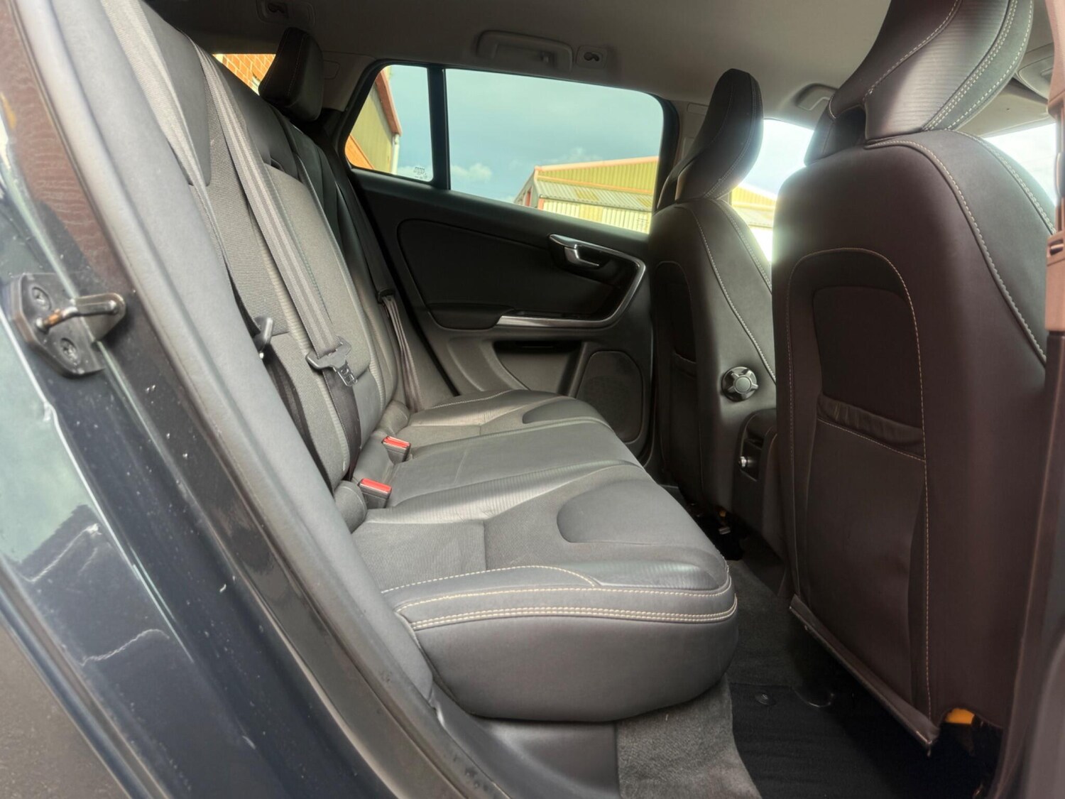 Used Volvo V60 2012 for sale - 77909335: Photo 30