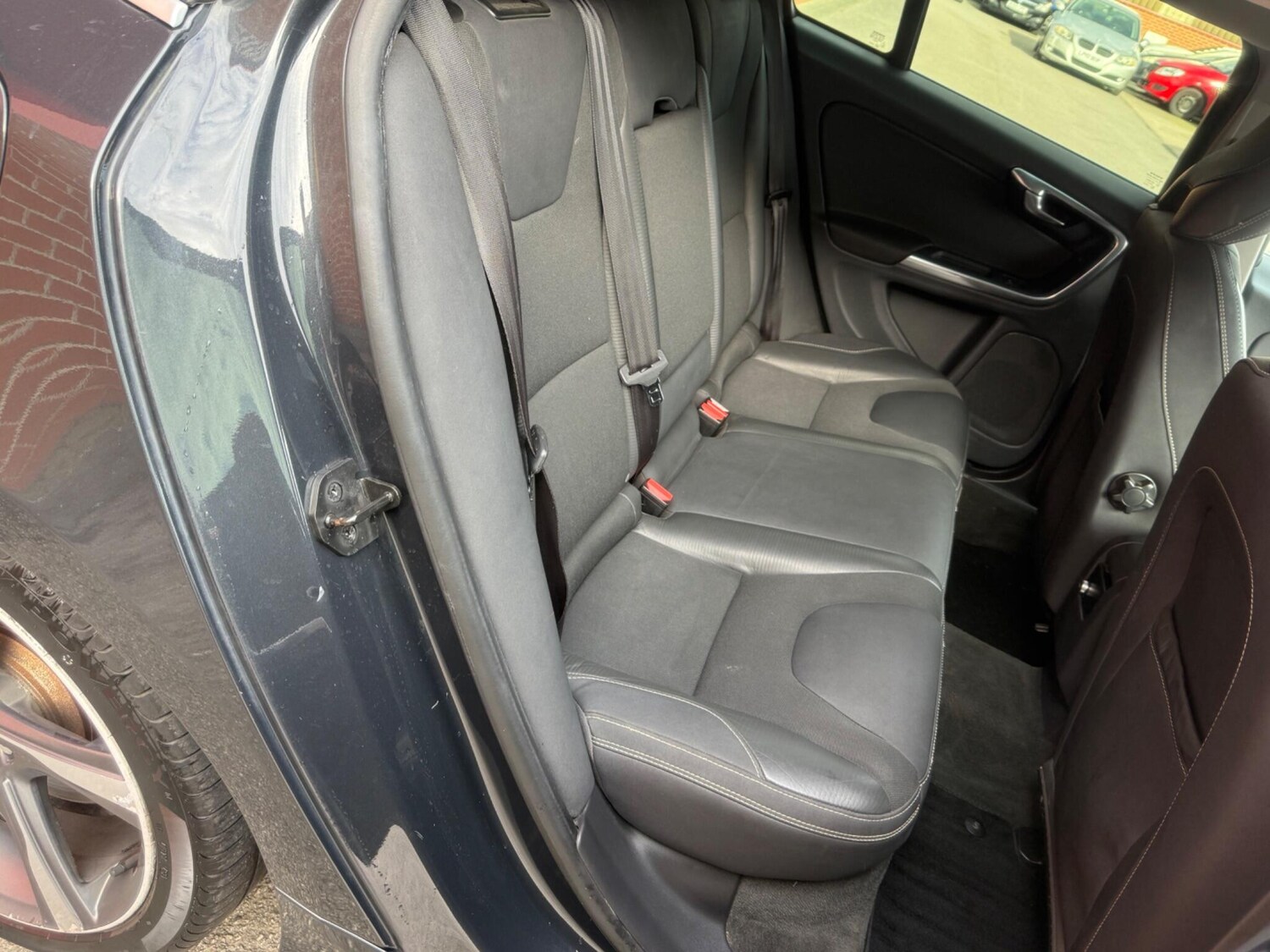 Used Volvo V60 2012 for sale - 77909335: Photo 31