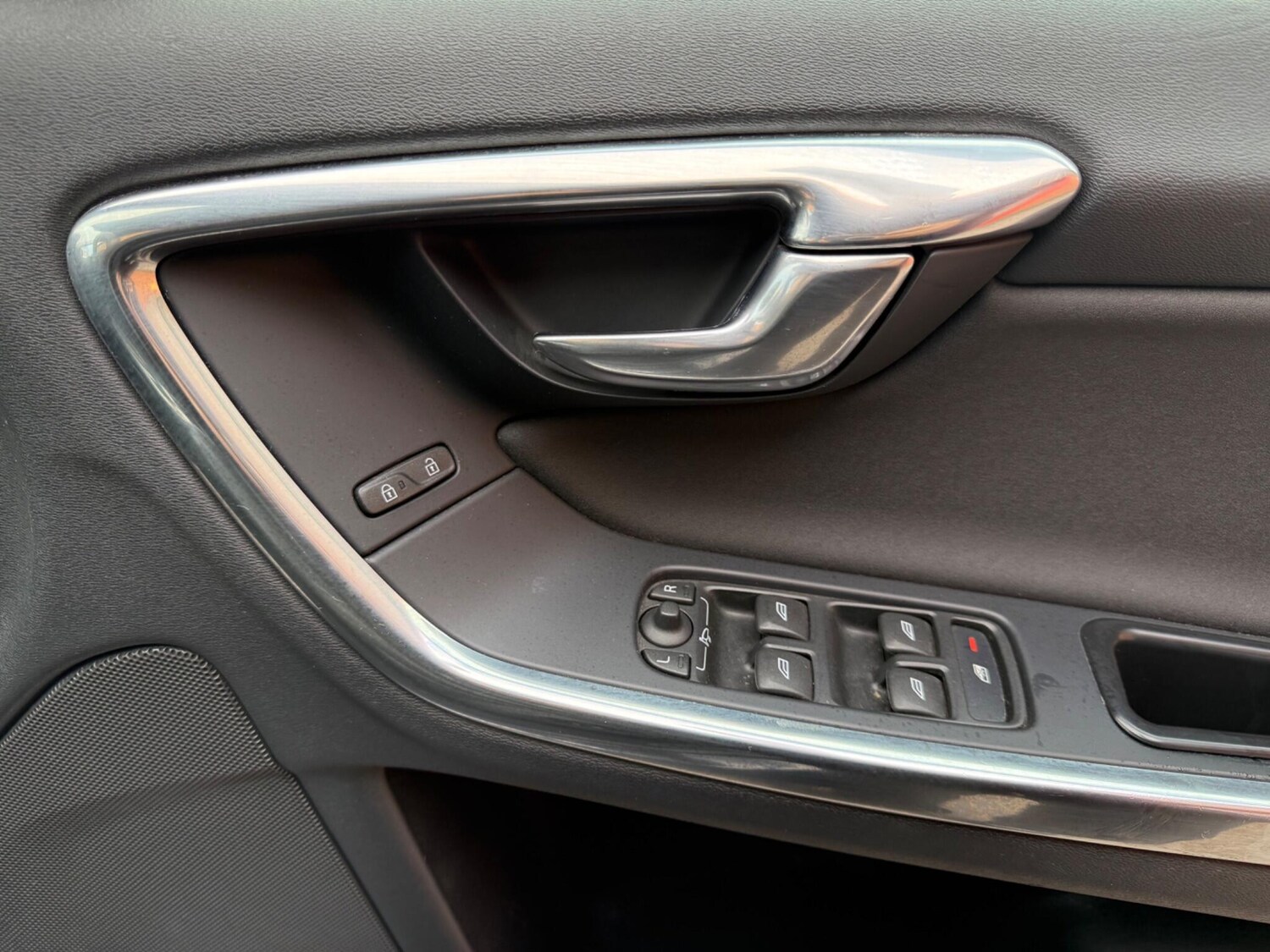 Used Volvo V60 2012 for sale - 77909335: Photo 9