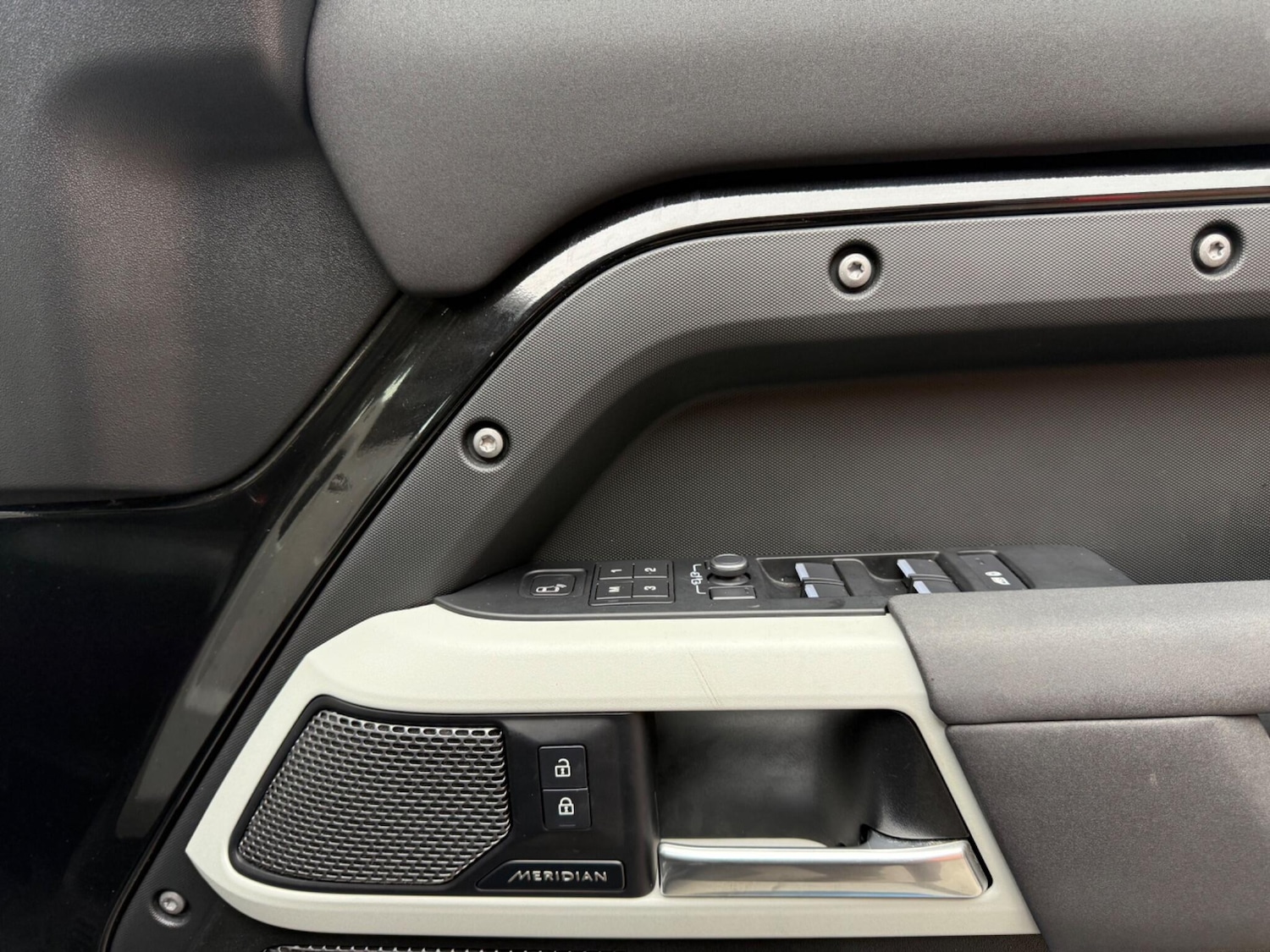 Used Land Rover Defender 110 2022 for sale - 77511456: Photo 11