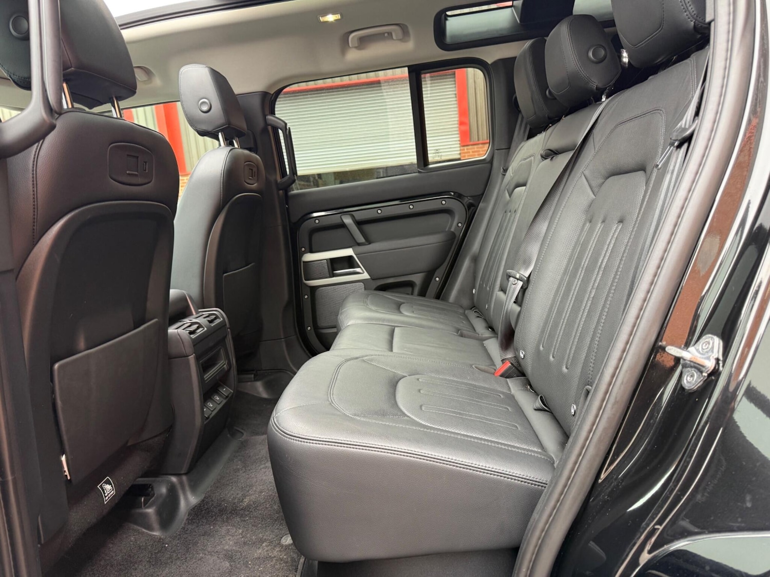 Used Land Rover Defender 110 2022 for sale - 77511456: Photo 32