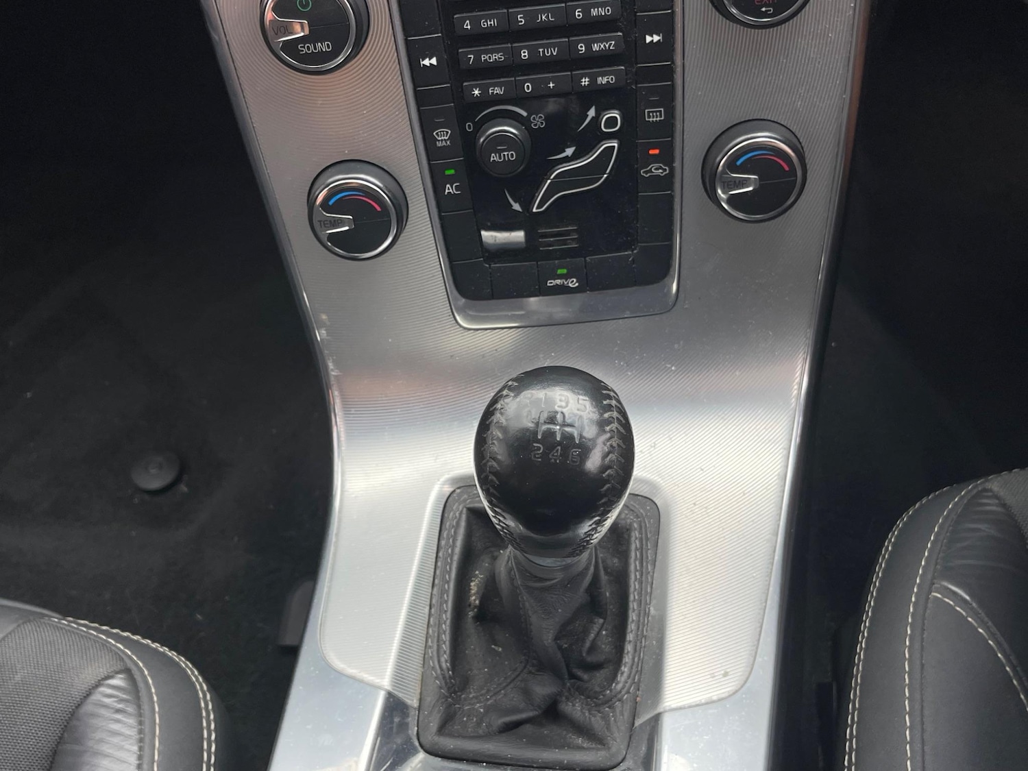 Used Volvo V60 2012 for sale - 75981754: Photo 14