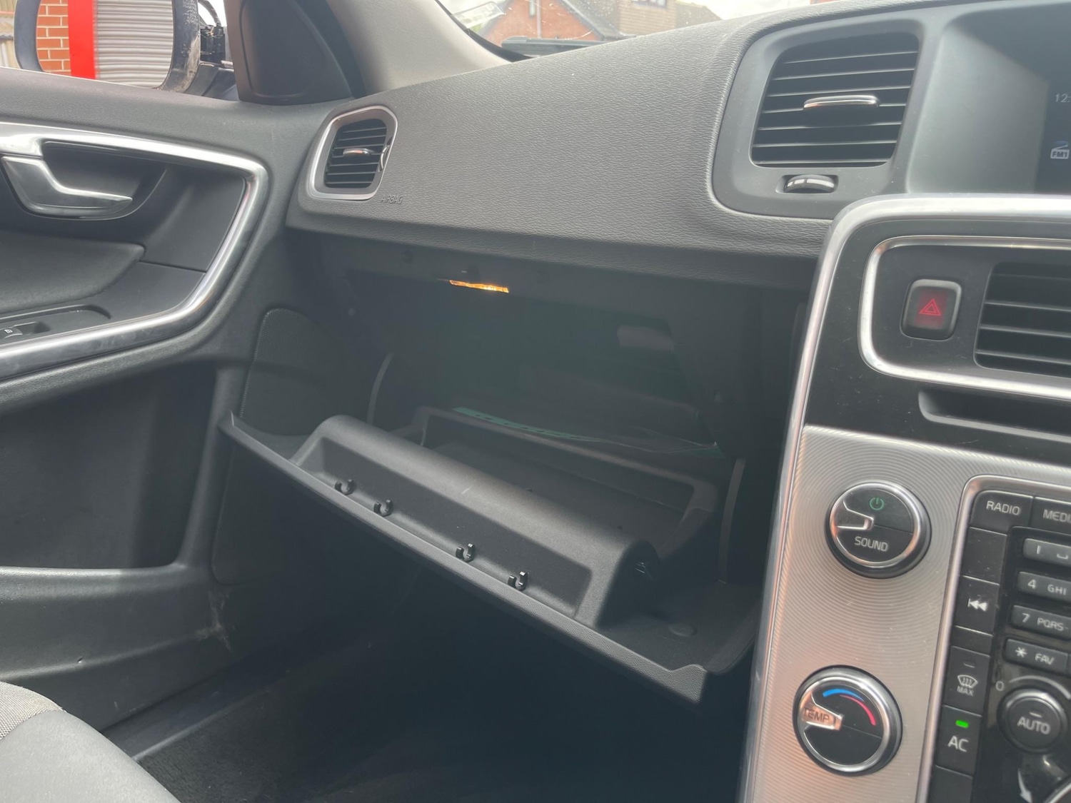 Used Volvo V60 2012 for sale - 75981754: Photo 16