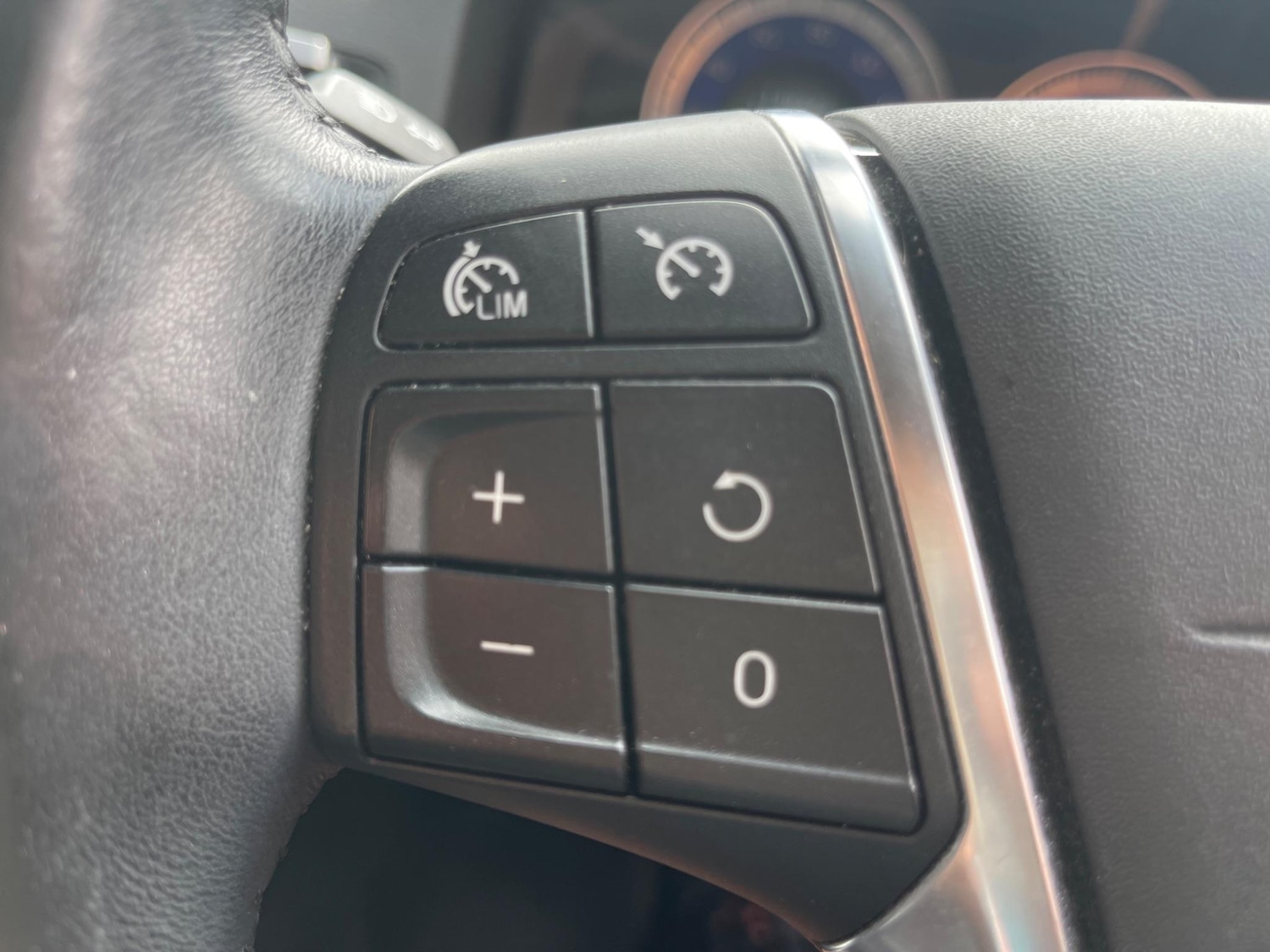 Used Volvo V60 2012 for sale - 75981754: Photo 17