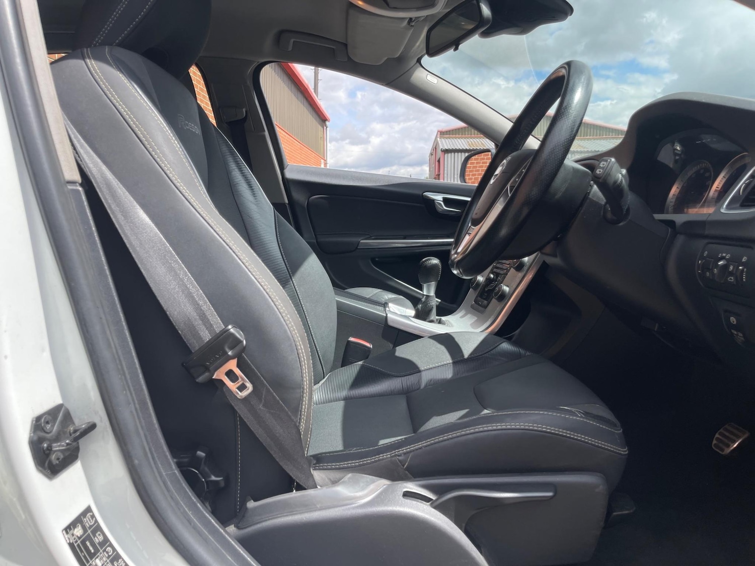 Used Volvo V60 2012 for sale - 75981754: Photo 19