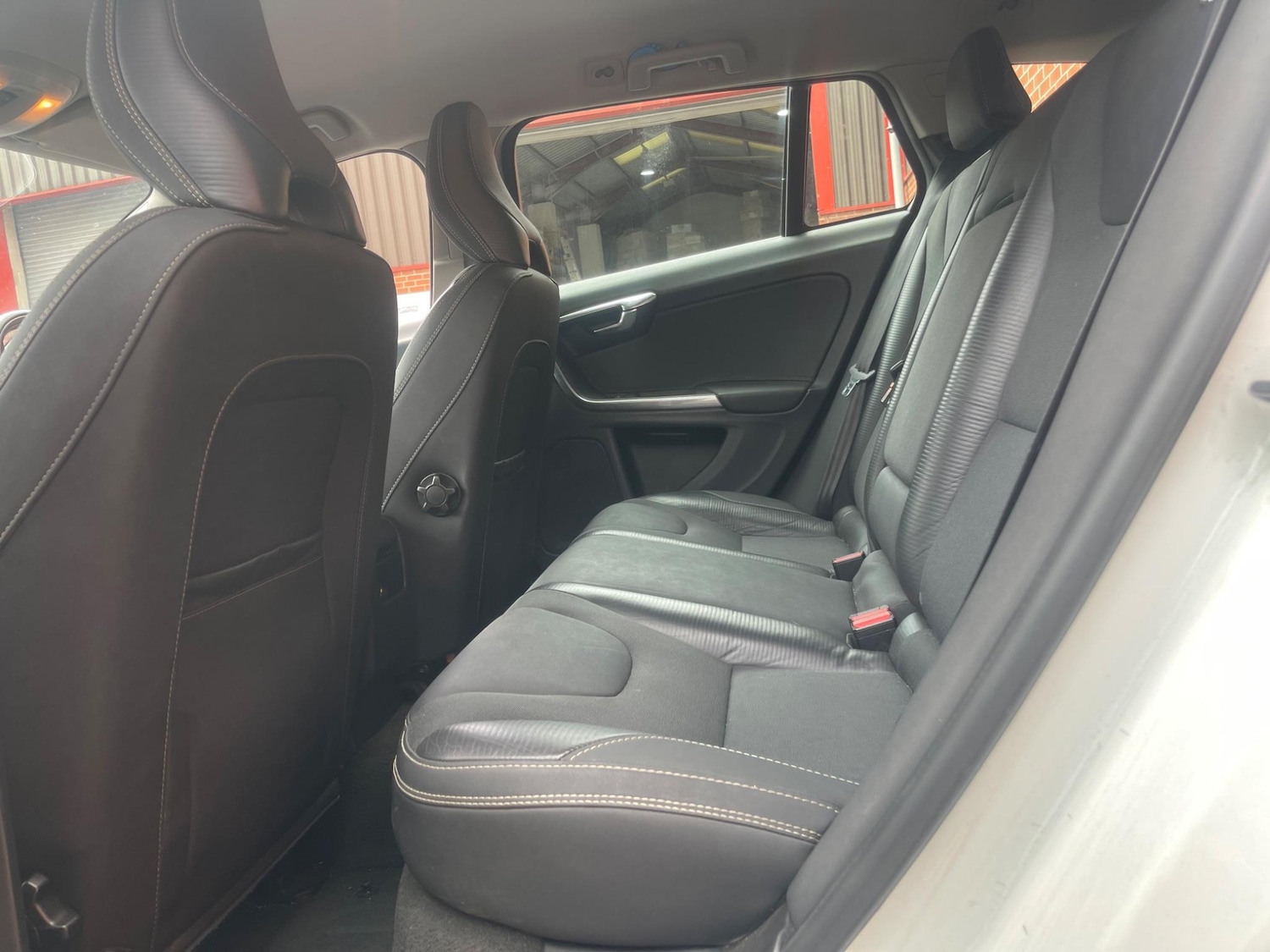 Used Volvo V60 2012 for sale - 75981754: Photo 23