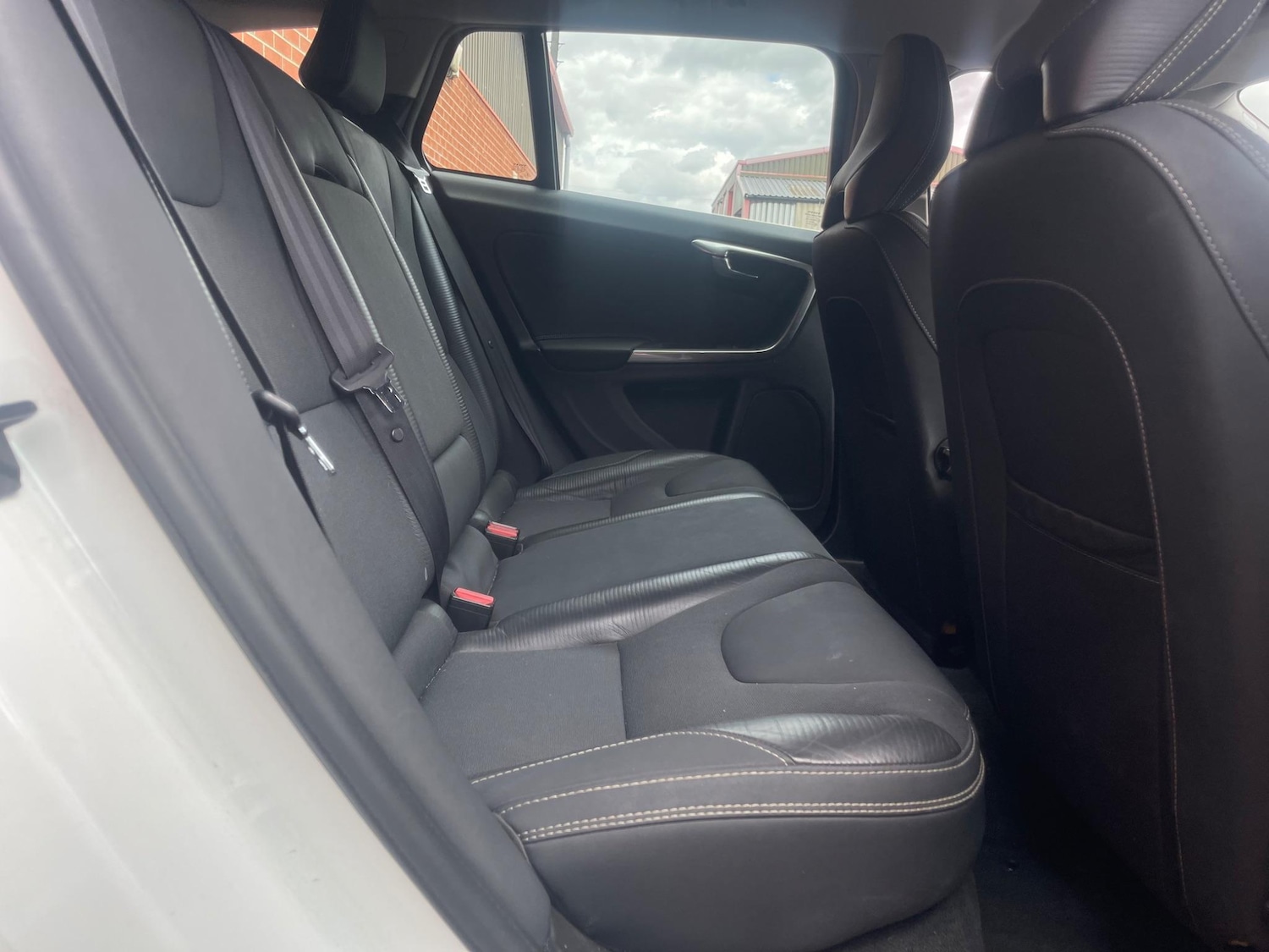 Used Volvo V60 2012 for sale - 75981754: Photo 25