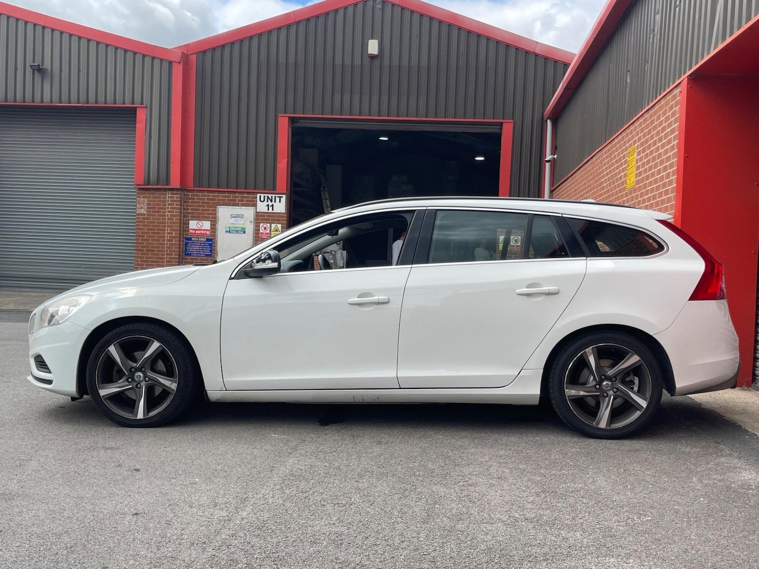 Used Volvo V60 2012 for sale - 75981754: Photo 8
