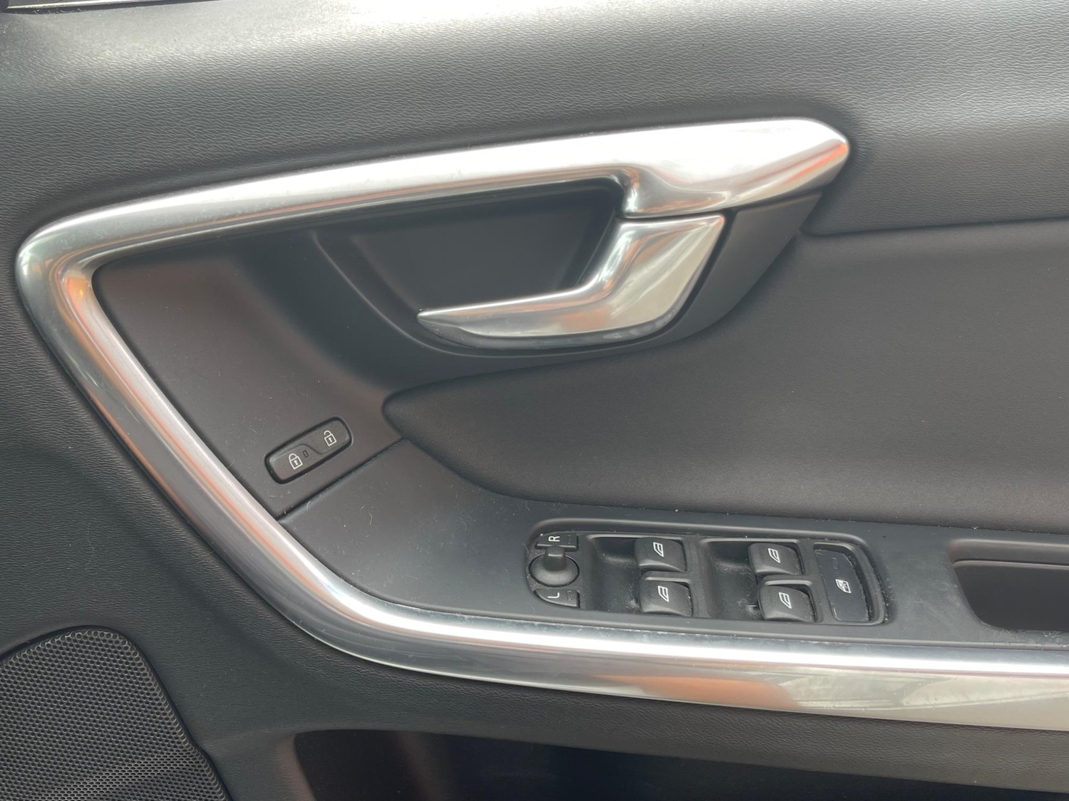 Used Volvo V60 2012 for sale - 75981754: Photo 9