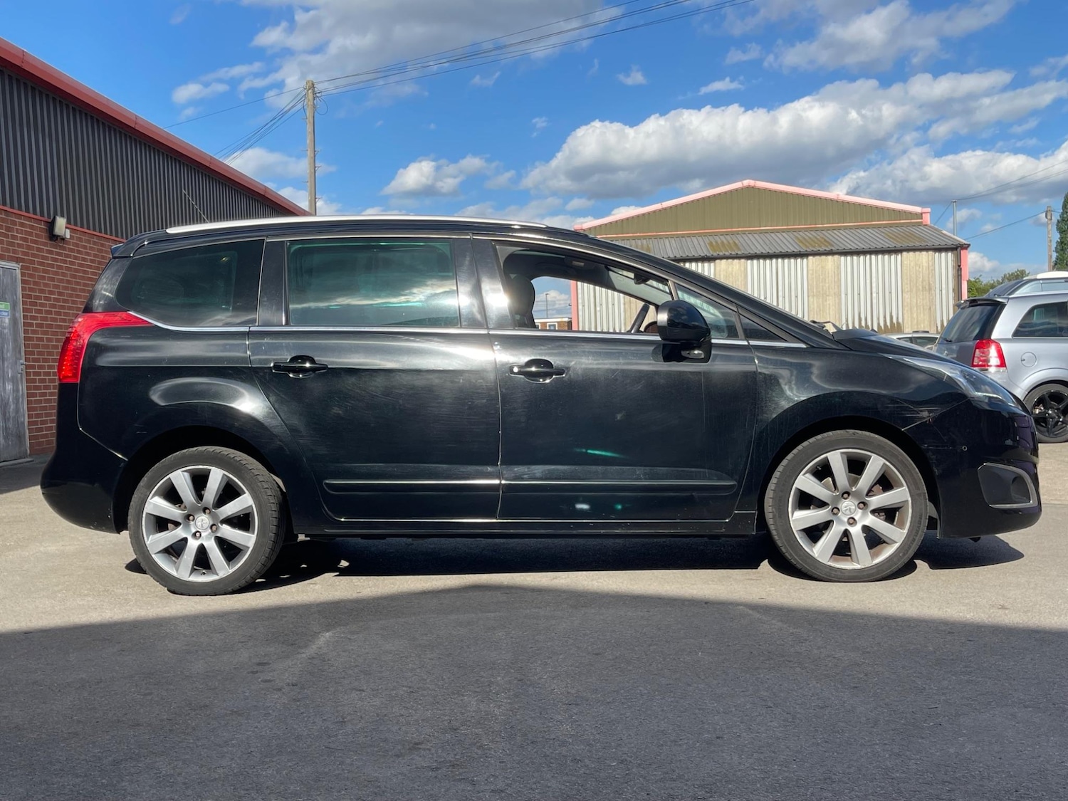 Used Peugeot 5008 2014 for sale - 76989423: Photo 7