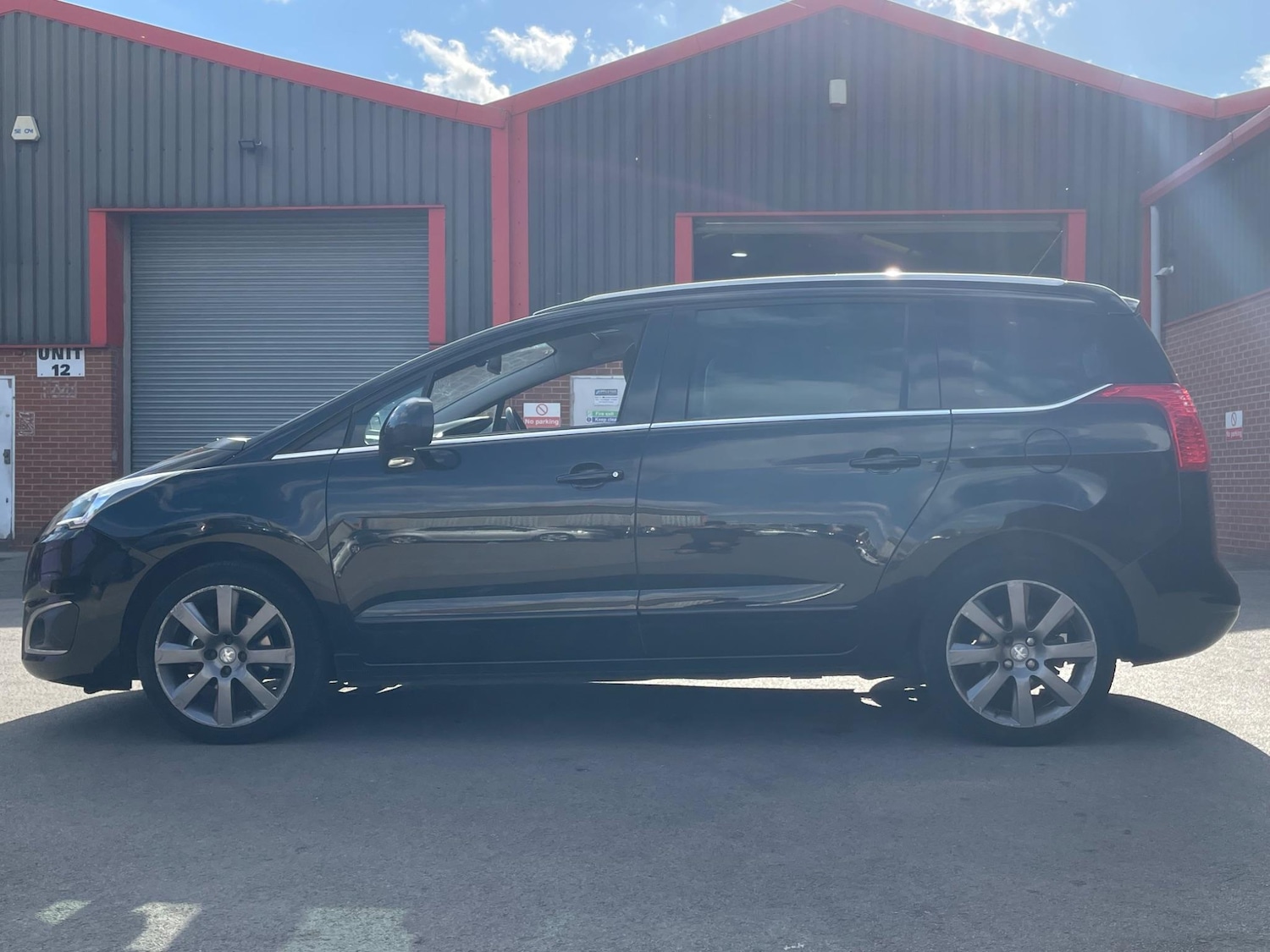 Used Peugeot 5008 2014 for sale - 76989423: Photo 8