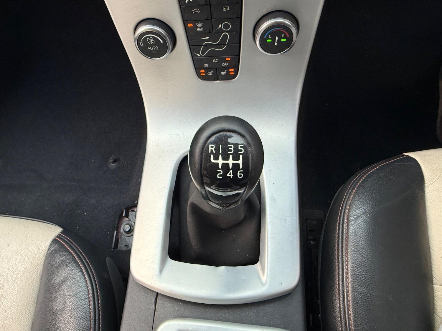 Used Volvo V50 2012 for sale - 77082032: Photo 19