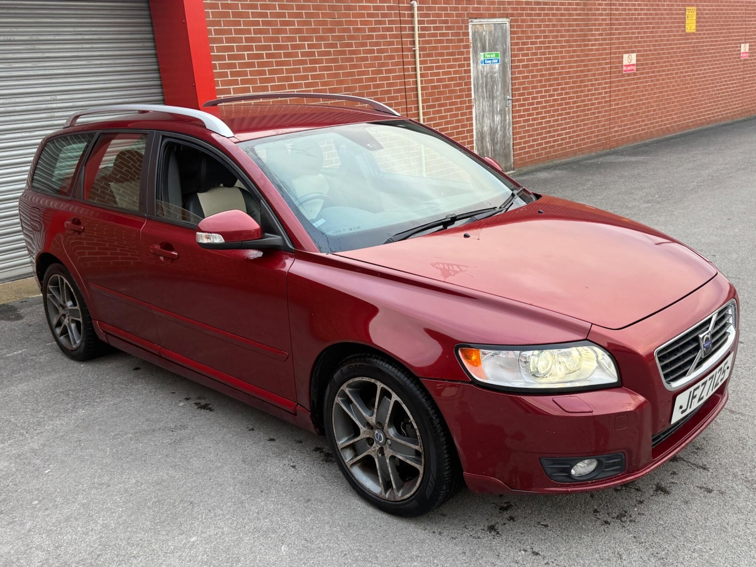 Used Volvo V50 2012 for sale - 77082032: Photo 2