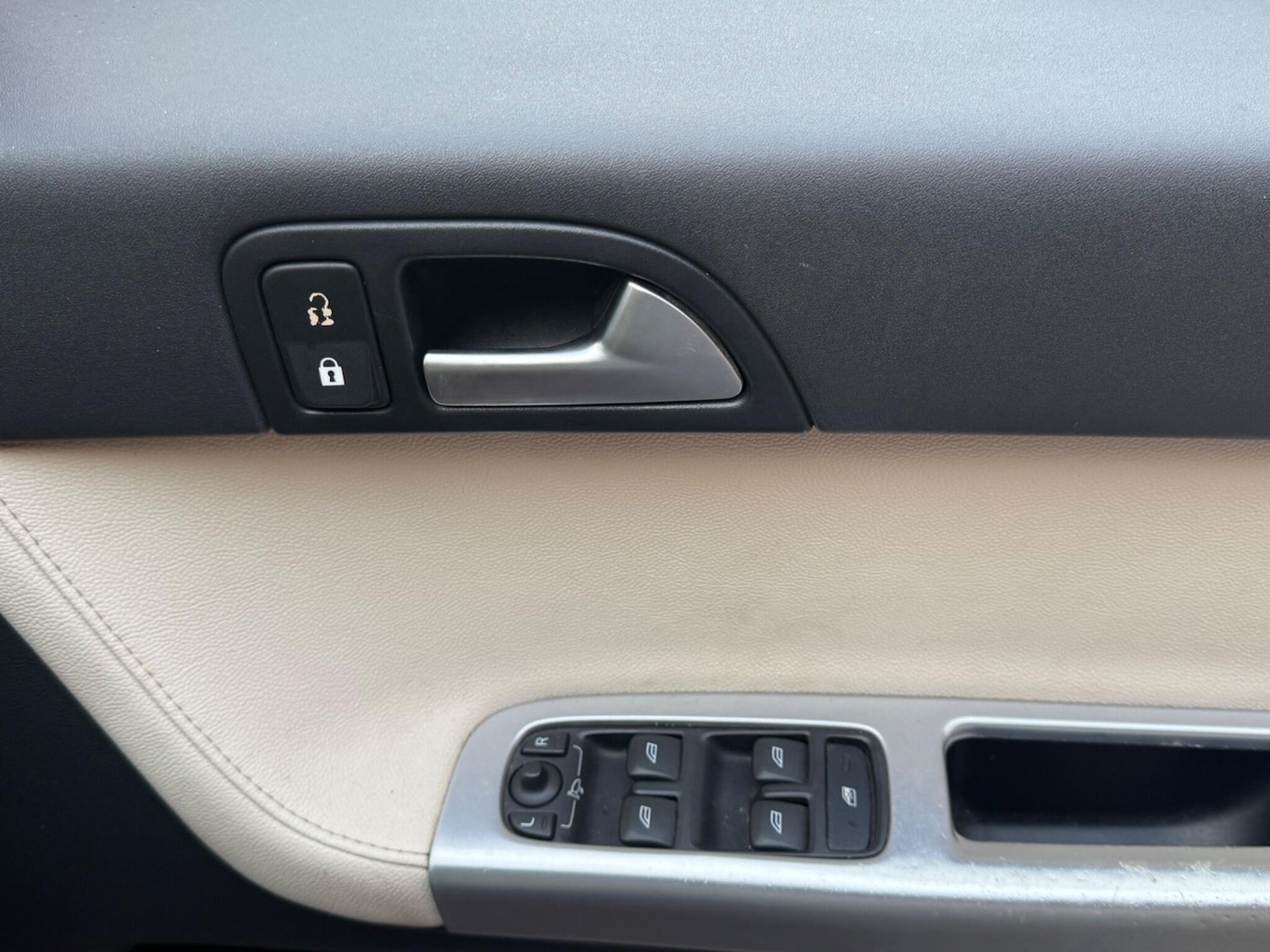 Used Volvo V50 2012 for sale - 77082032: Photo 9