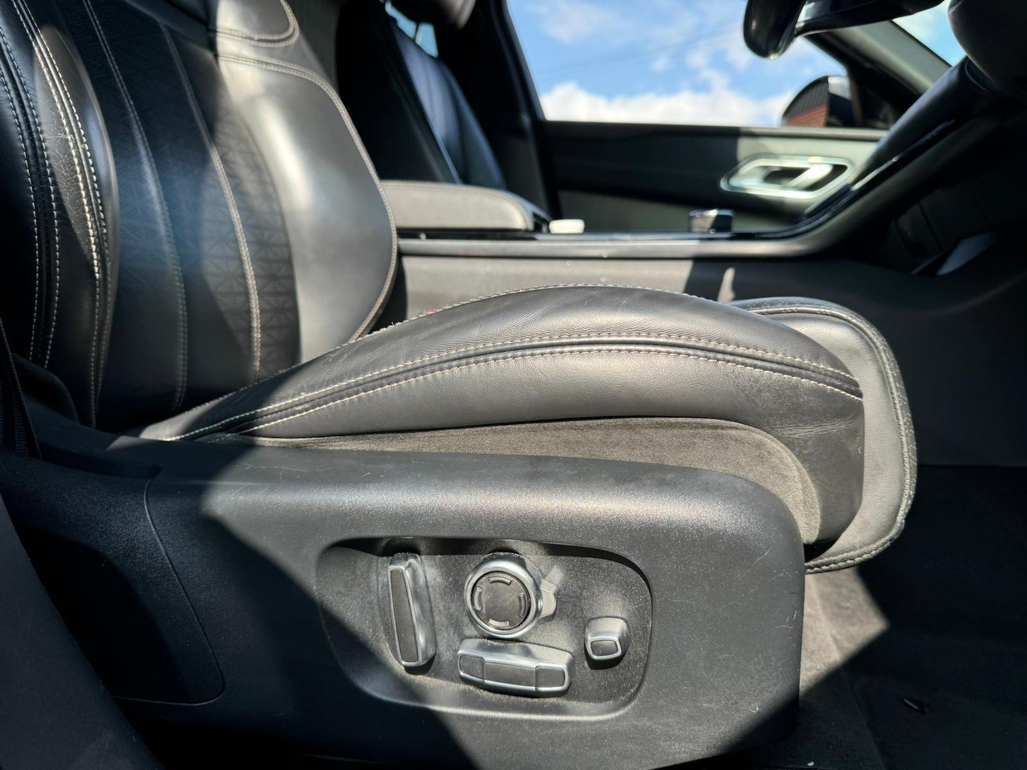 Used Land Rover Range Rover Velar 2018 for sale - 75981721: Photo 11