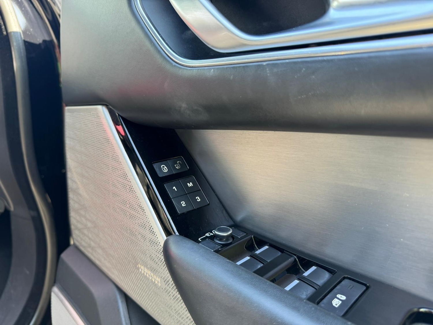 Used Land Rover Range Rover Velar 2018 for sale - 75981721: Photo 12