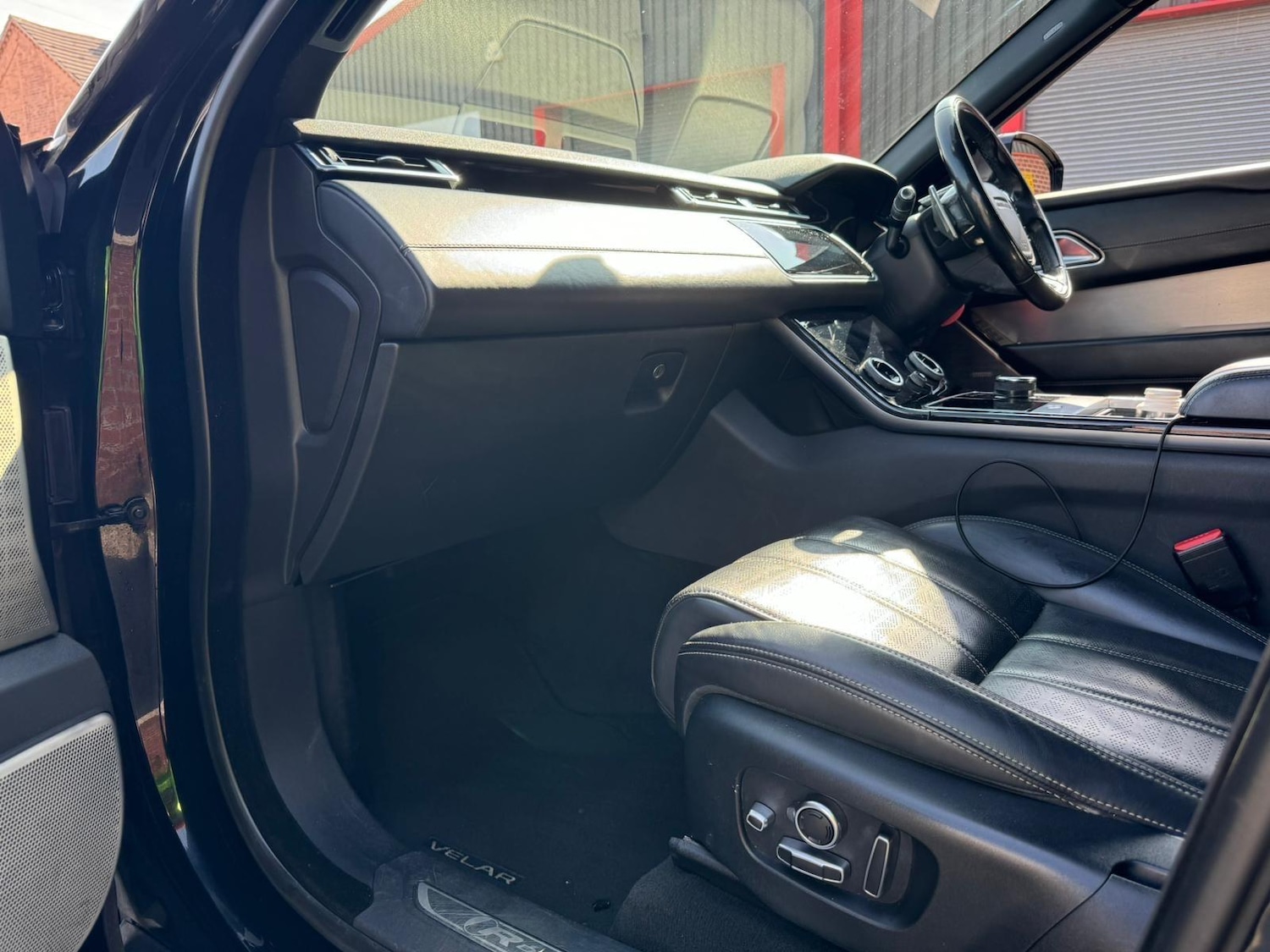 Used Land Rover Range Rover Velar 2018 for sale - 75981721: Photo 27