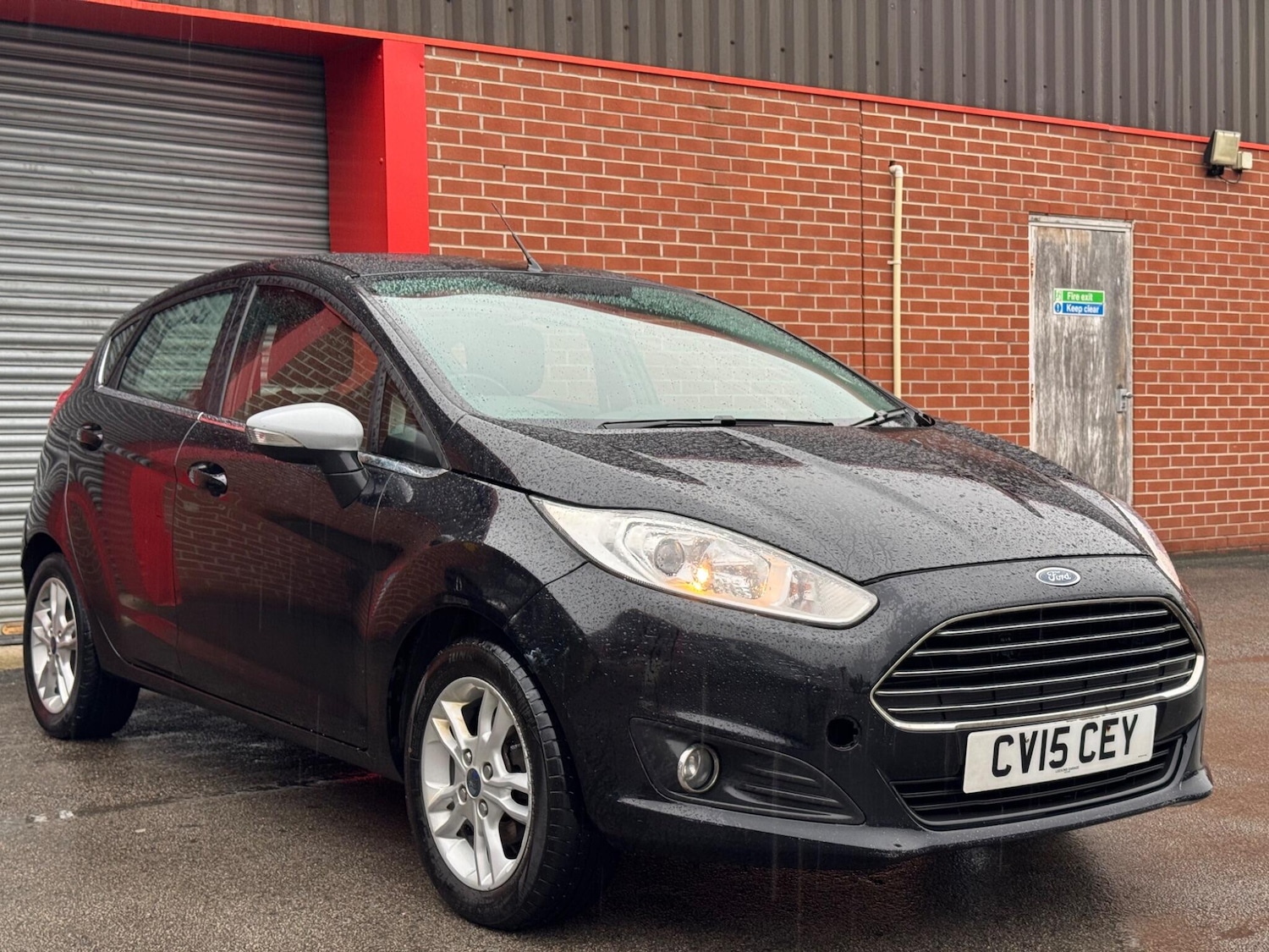 Used Ford Fiesta 2015 for sale - 76562445: Photo 2