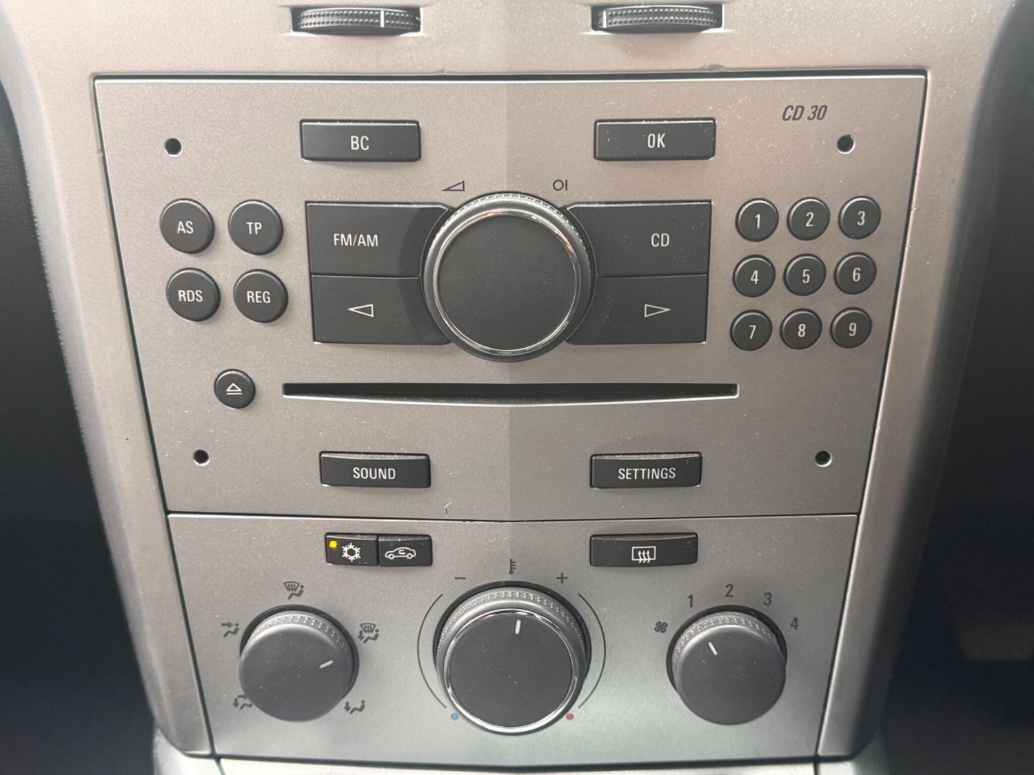 Used Vauxhall Astra 2010 for sale - 77142985: Photo 15