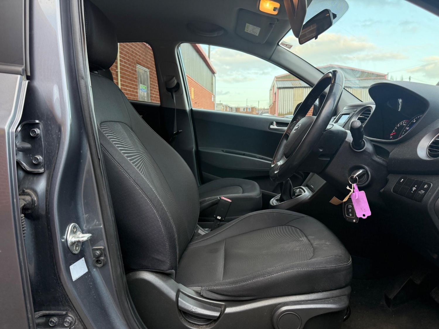 Used Hyundai i10 2017 for sale - 78048128: Photo 22