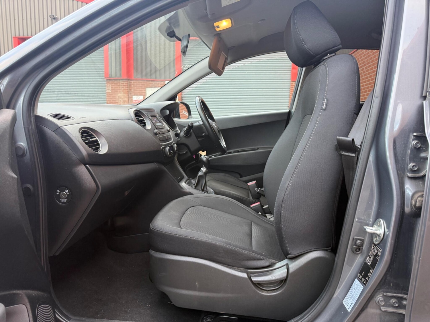 Used Hyundai i10 2017 for sale - 78048128: Photo 24