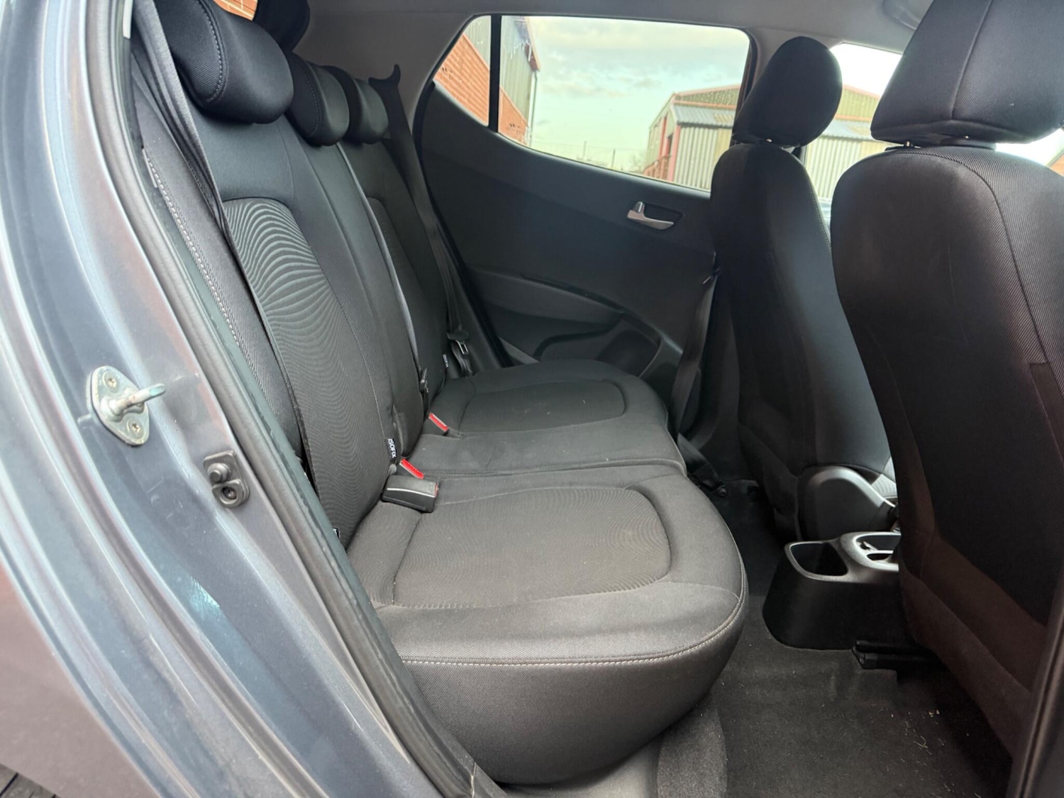 Used Hyundai i10 2017 for sale - 78048128: Photo 28