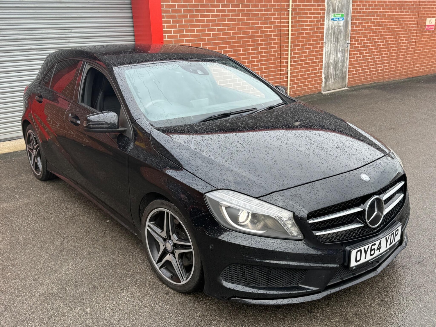 Used Mercedes-Benz A-Class 2014 for sale - 76377472: Photo 2