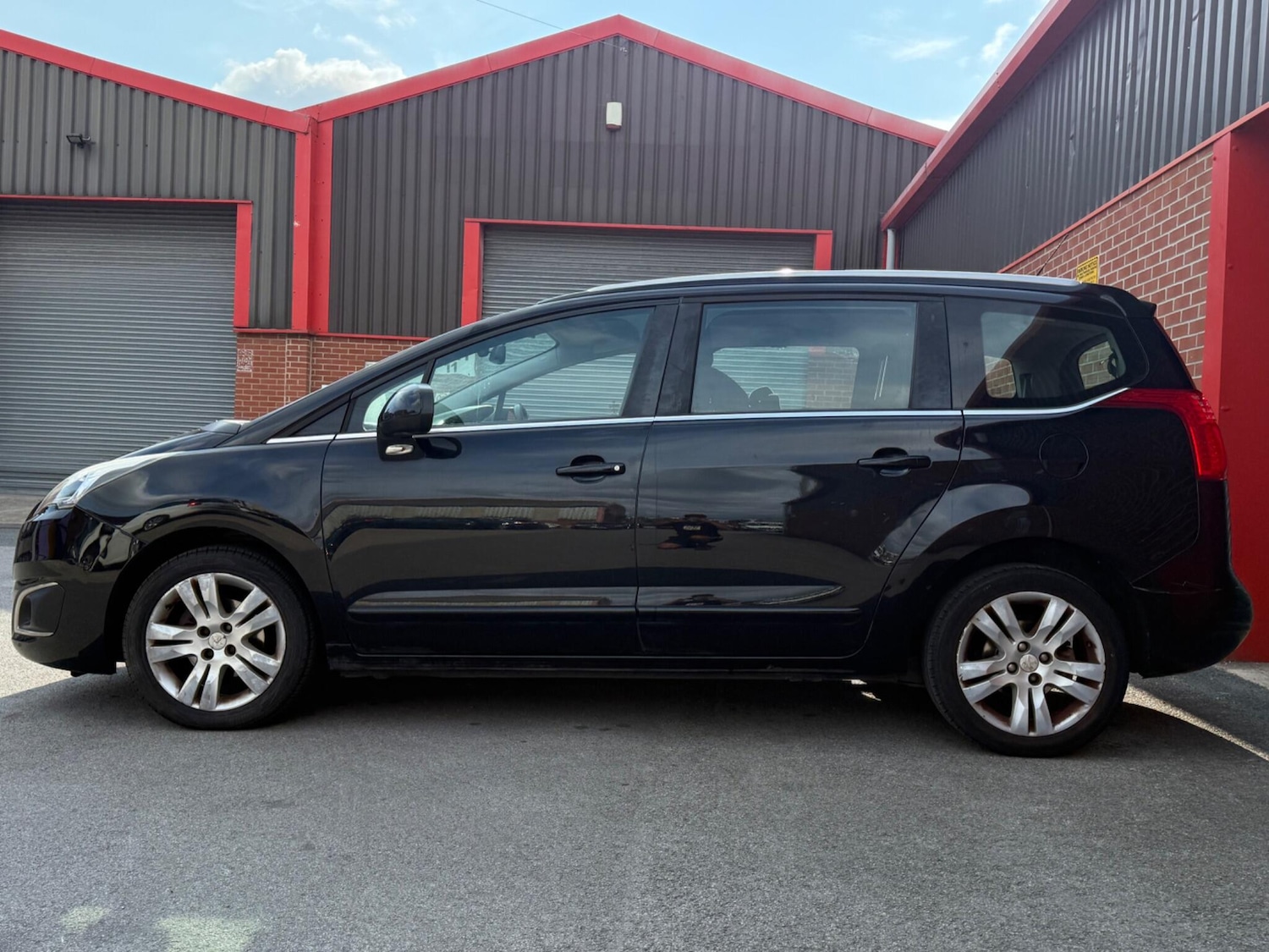 Used Peugeot 5008 2014 for sale - 76989424: Photo 8