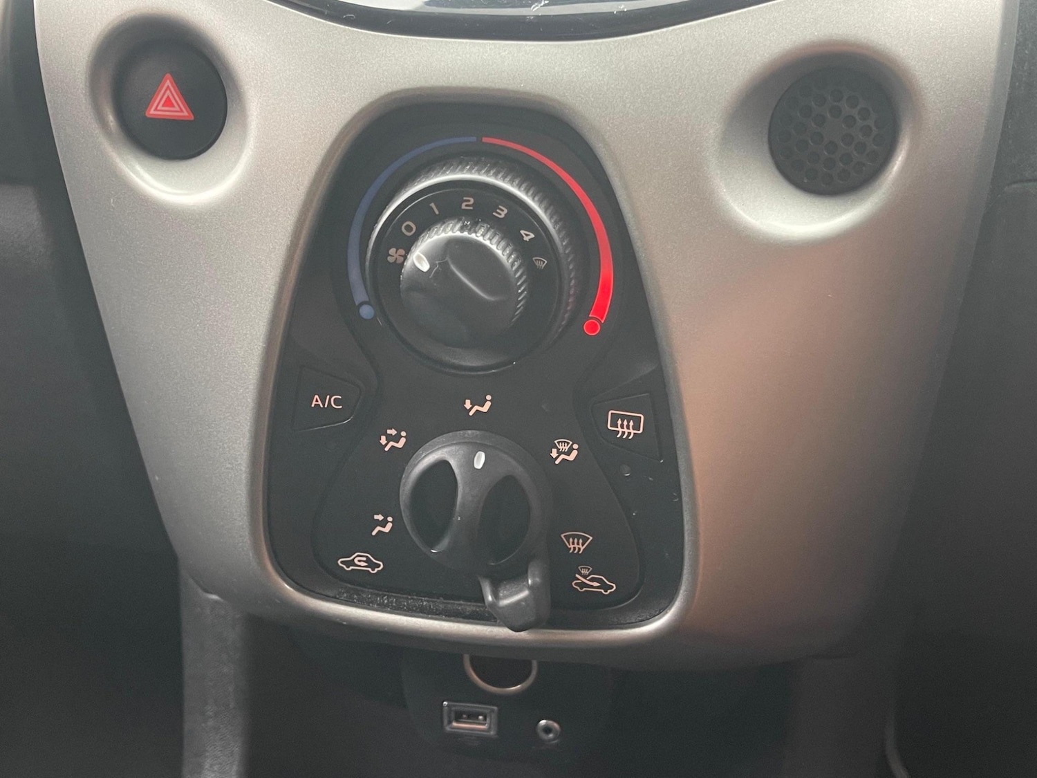 Used Peugeot 108 for sale - 76989427: Photo 11