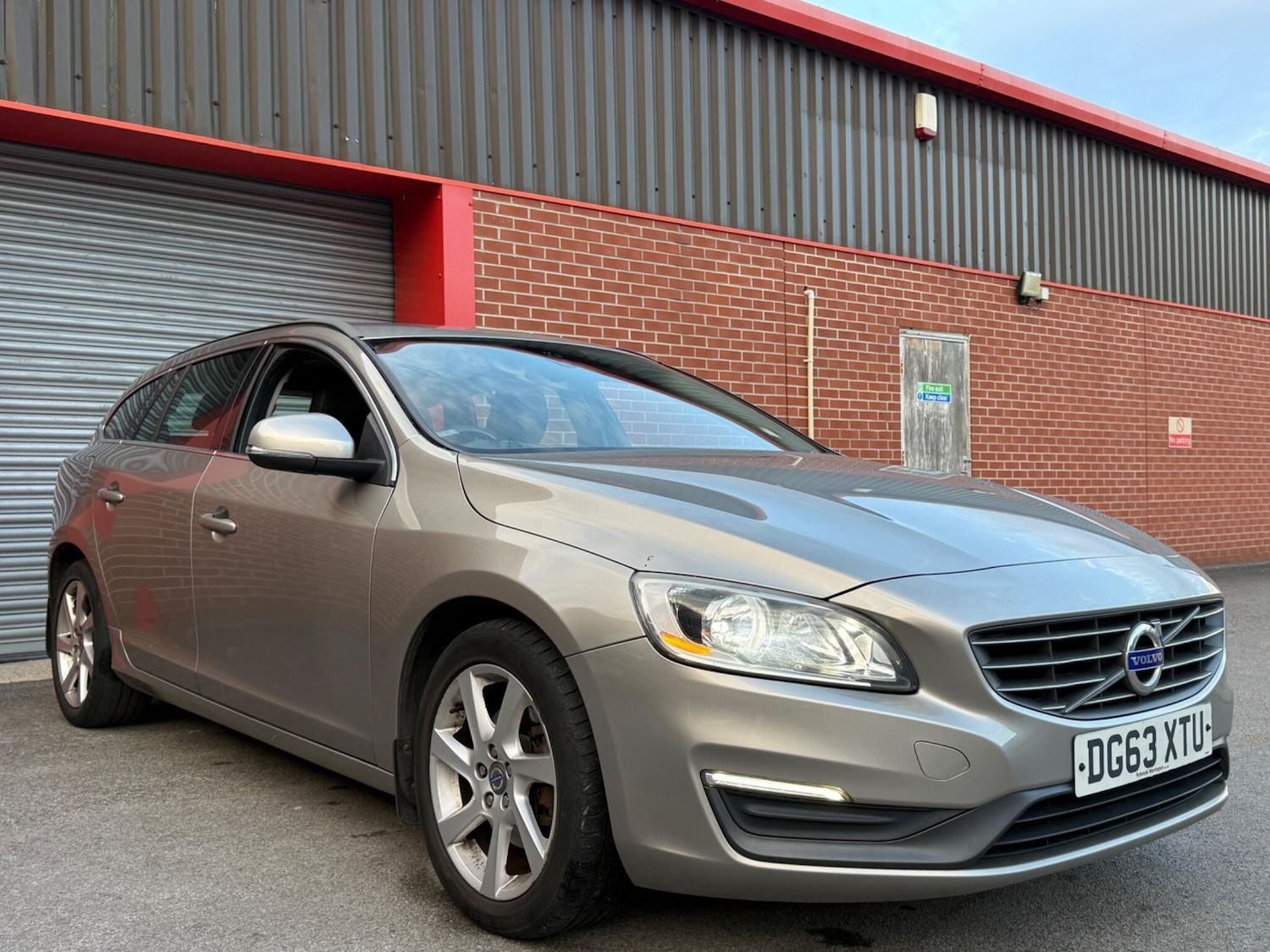 Used Volvo V60 2013 for sale - 76388452: Photo 1