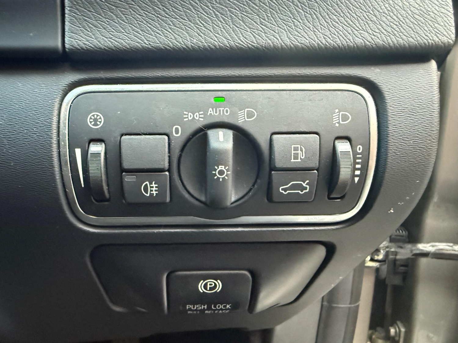 Used Volvo V60 2013 for sale - 76388452: Photo 10