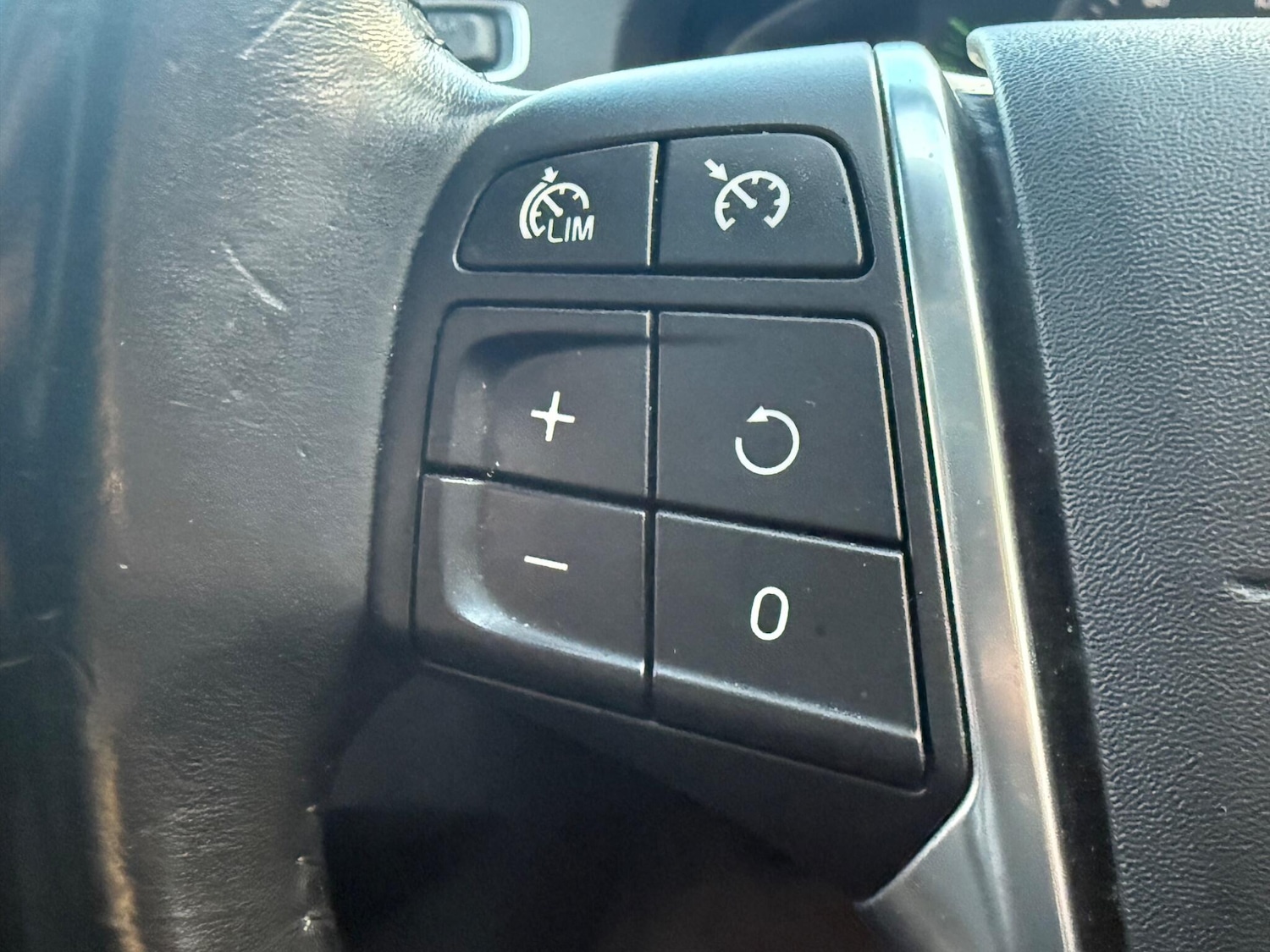 Used Volvo V60 2013 for sale - 76388452: Photo 14