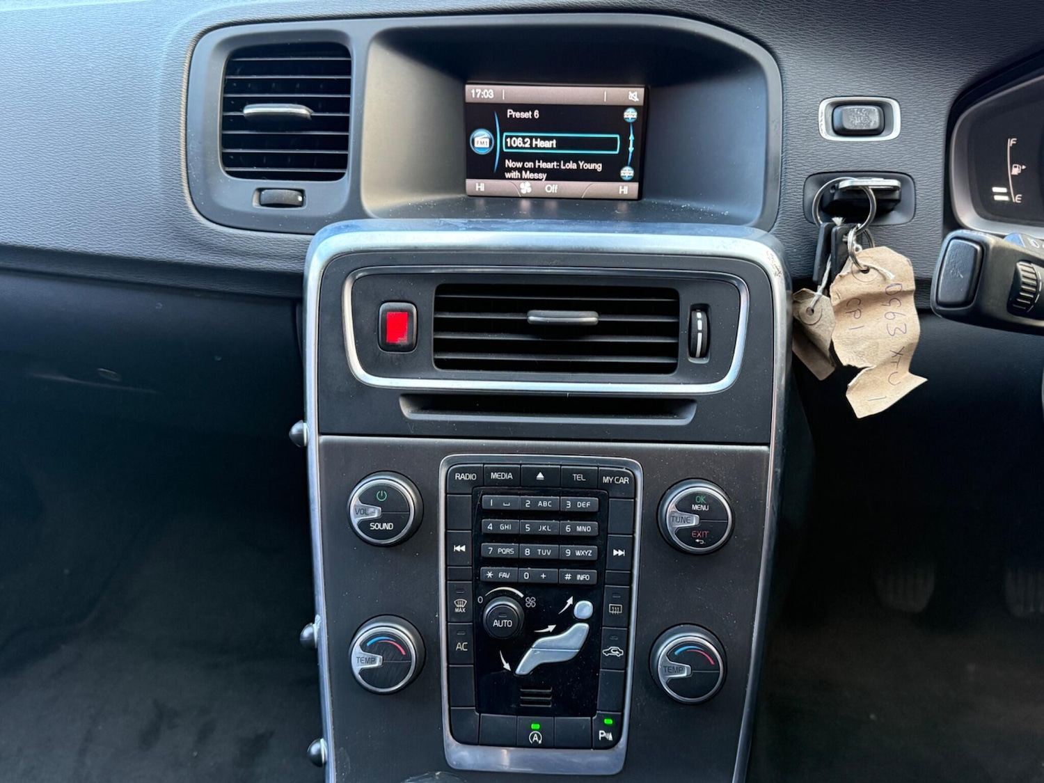 Used Volvo V60 2013 for sale - 76388452: Photo 16