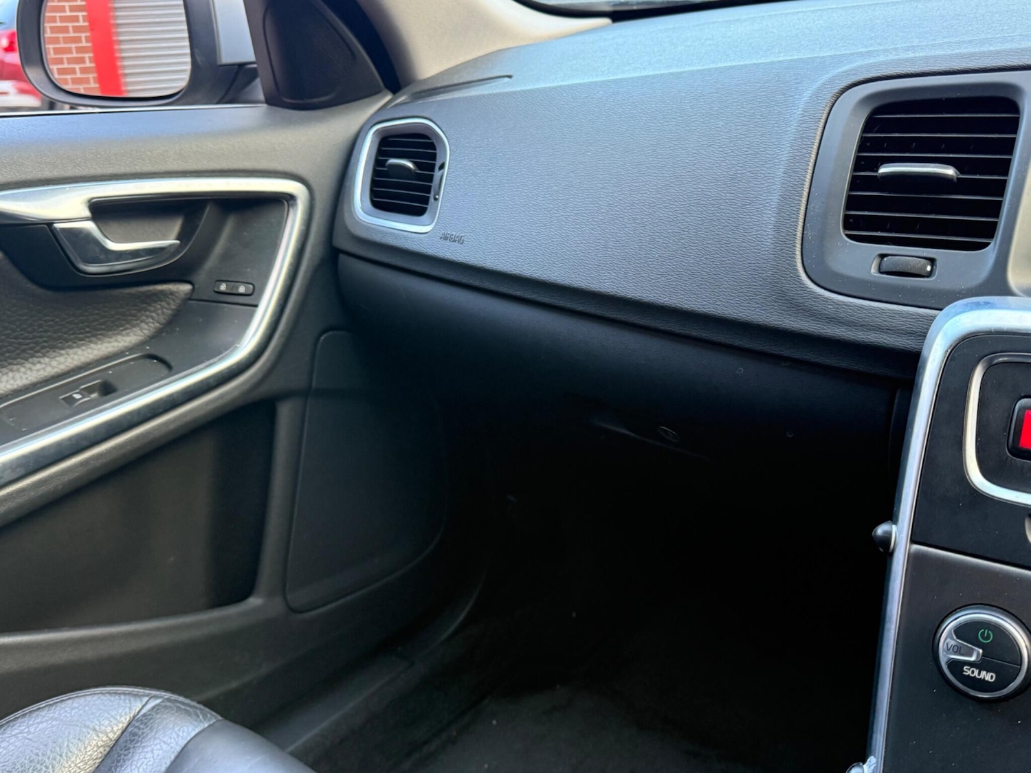 Used Volvo V60 2013 for sale - 76388452: Photo 18