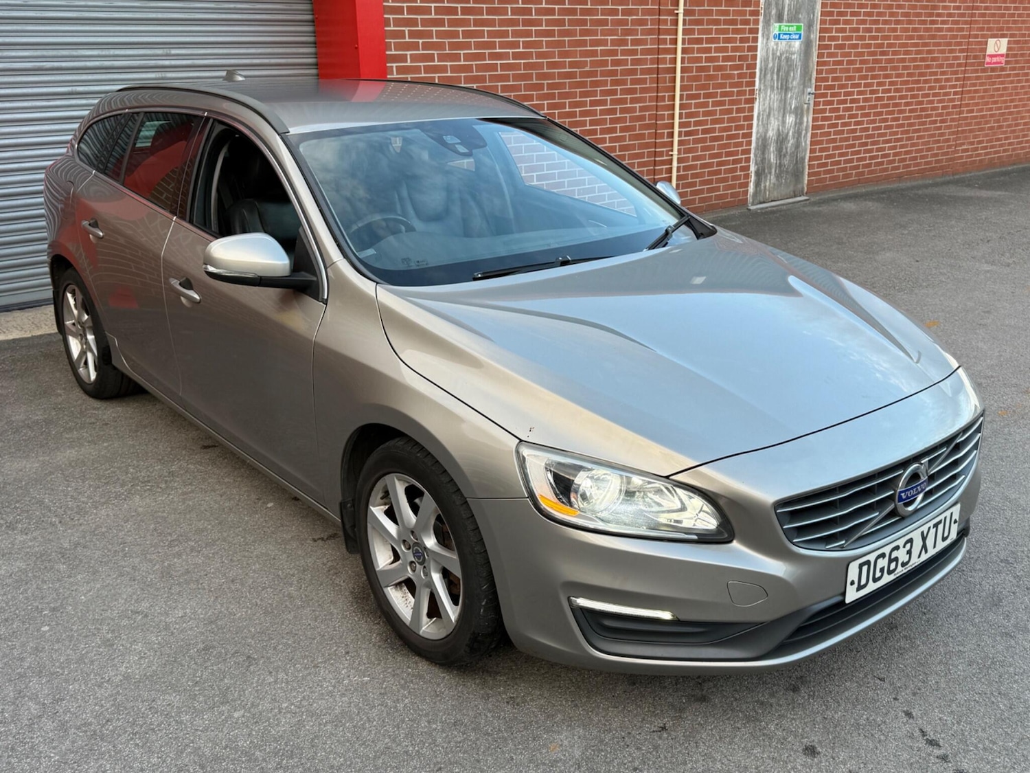Used Volvo V60 2013 for sale - 76388452: Photo 2