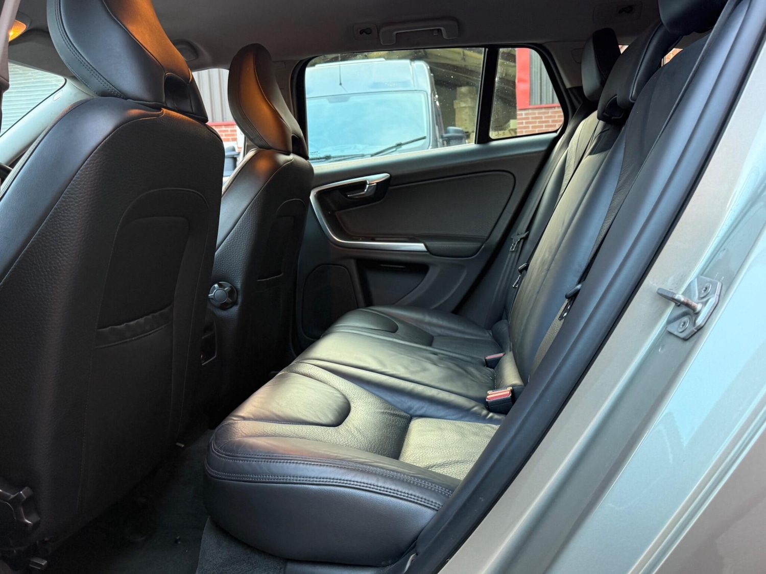 Used Volvo V60 2013 for sale - 76388452: Photo 24