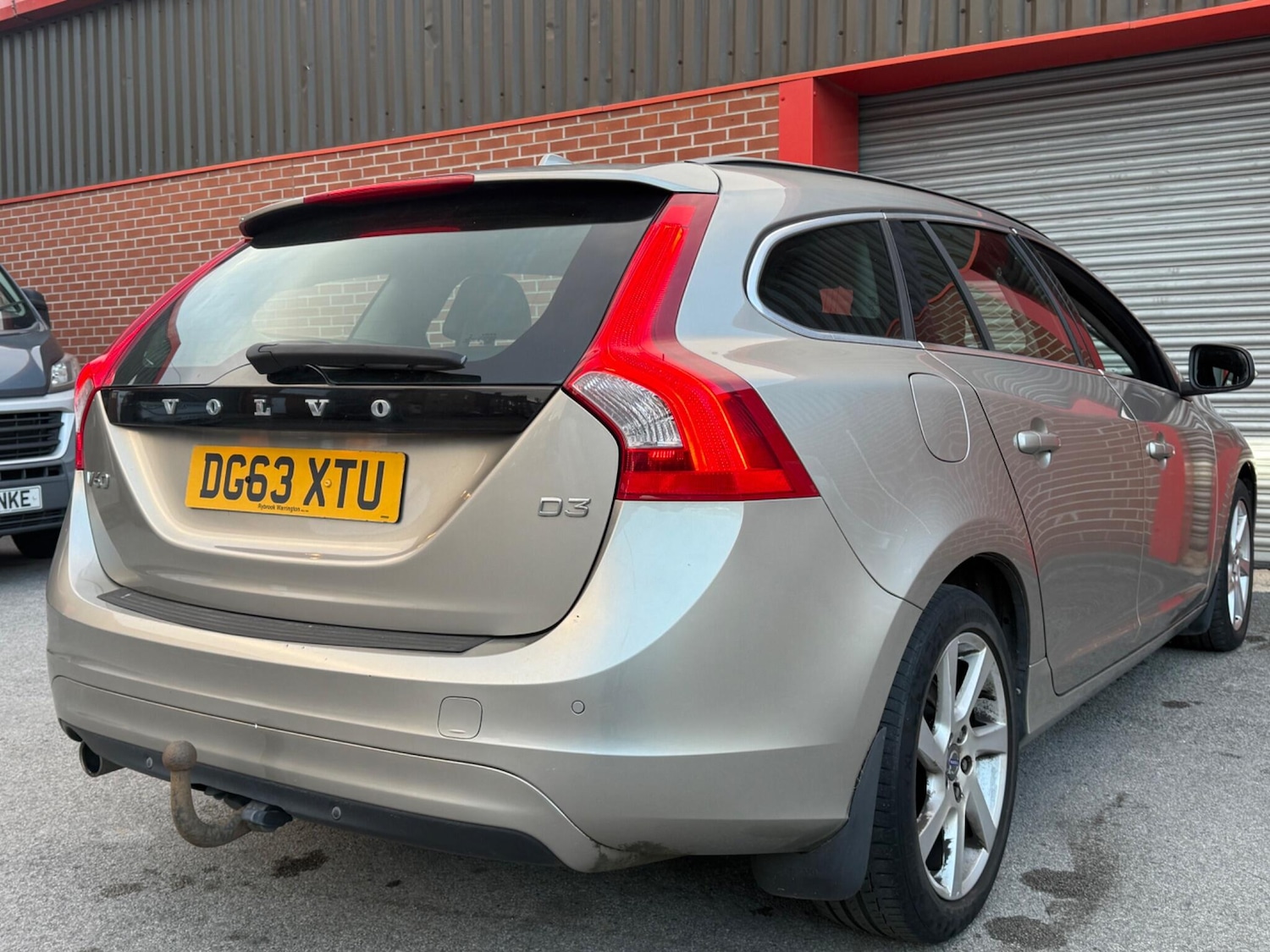 Used Volvo V60 2013 for sale - 76388452: Photo 32