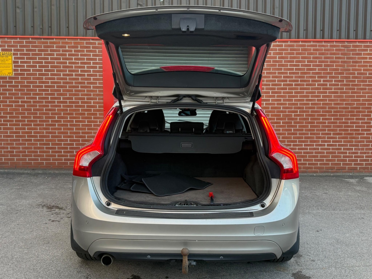 Used Volvo V60 2013 for sale - 76388452: Photo 34