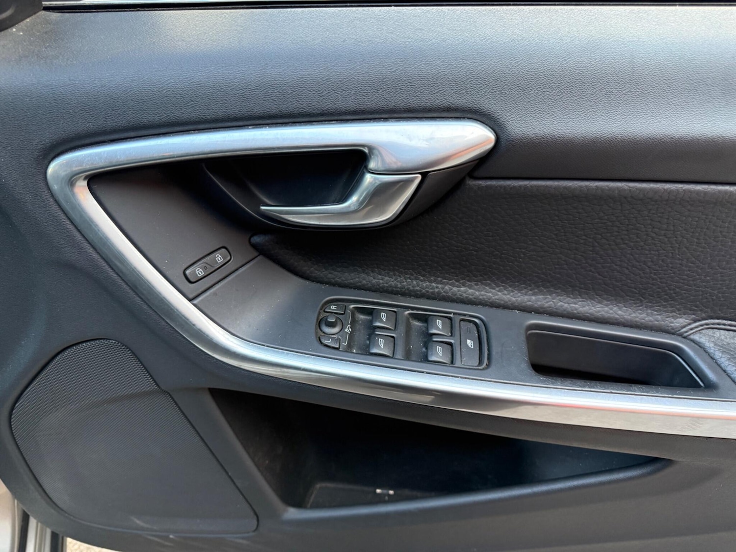 Used Volvo V60 2013 for sale - 76388452: Photo 9