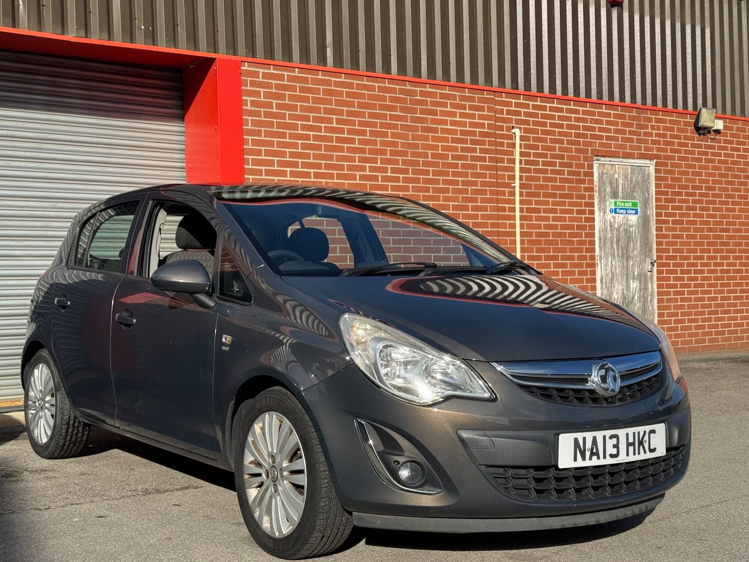 Used Vauxhall Corsa 2013 for sale - 76371075: Photo 2