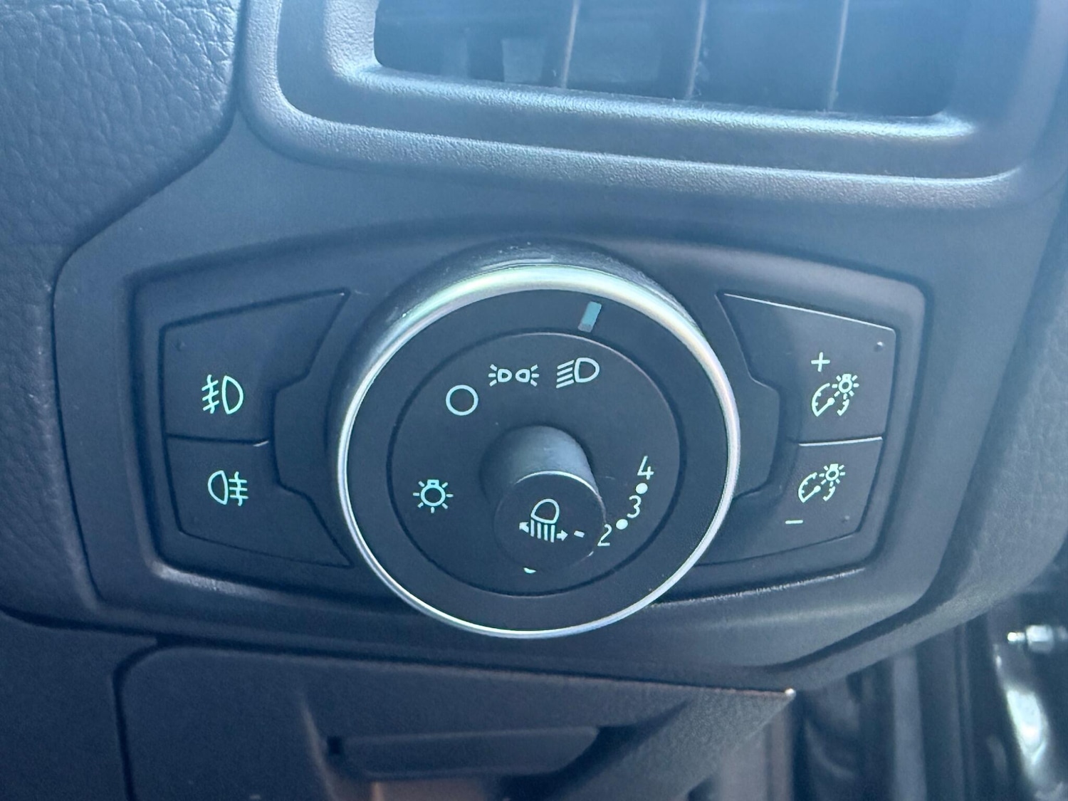 Used Ford Focus 2015 for sale - 76728556: Photo 10