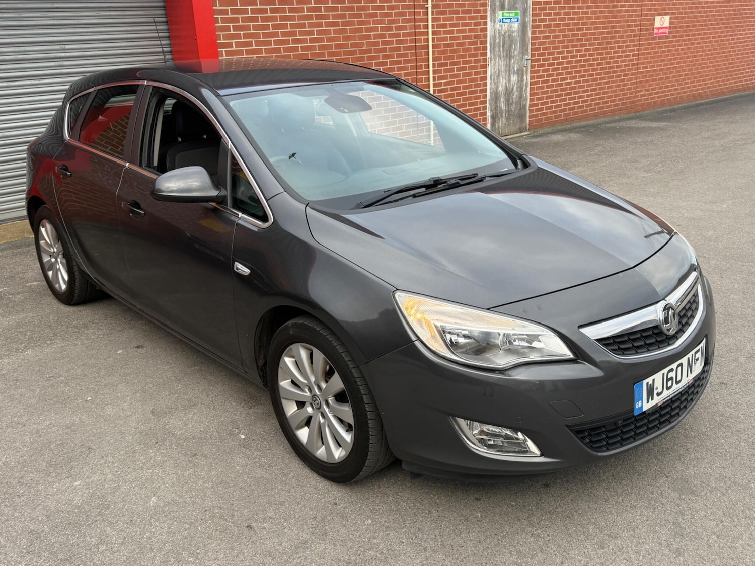 Used Vauxhall Astra 2010 for sale - 77082143: Photo 2