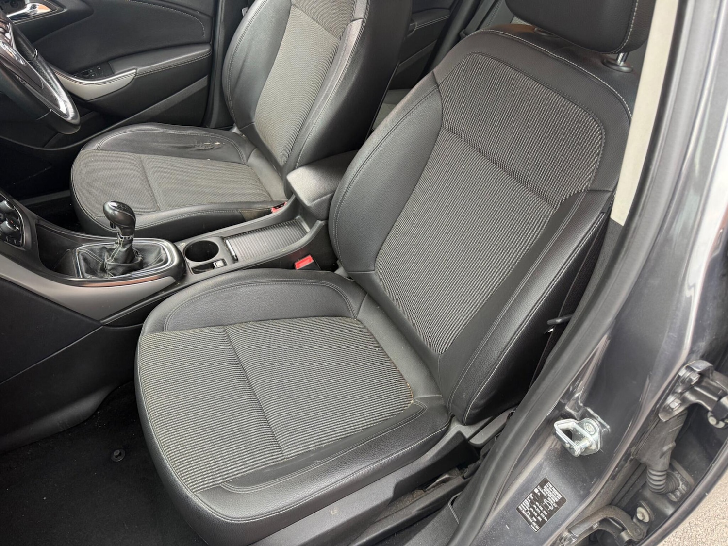 Used Vauxhall Astra 2010 for sale - 77082143: Photo 25