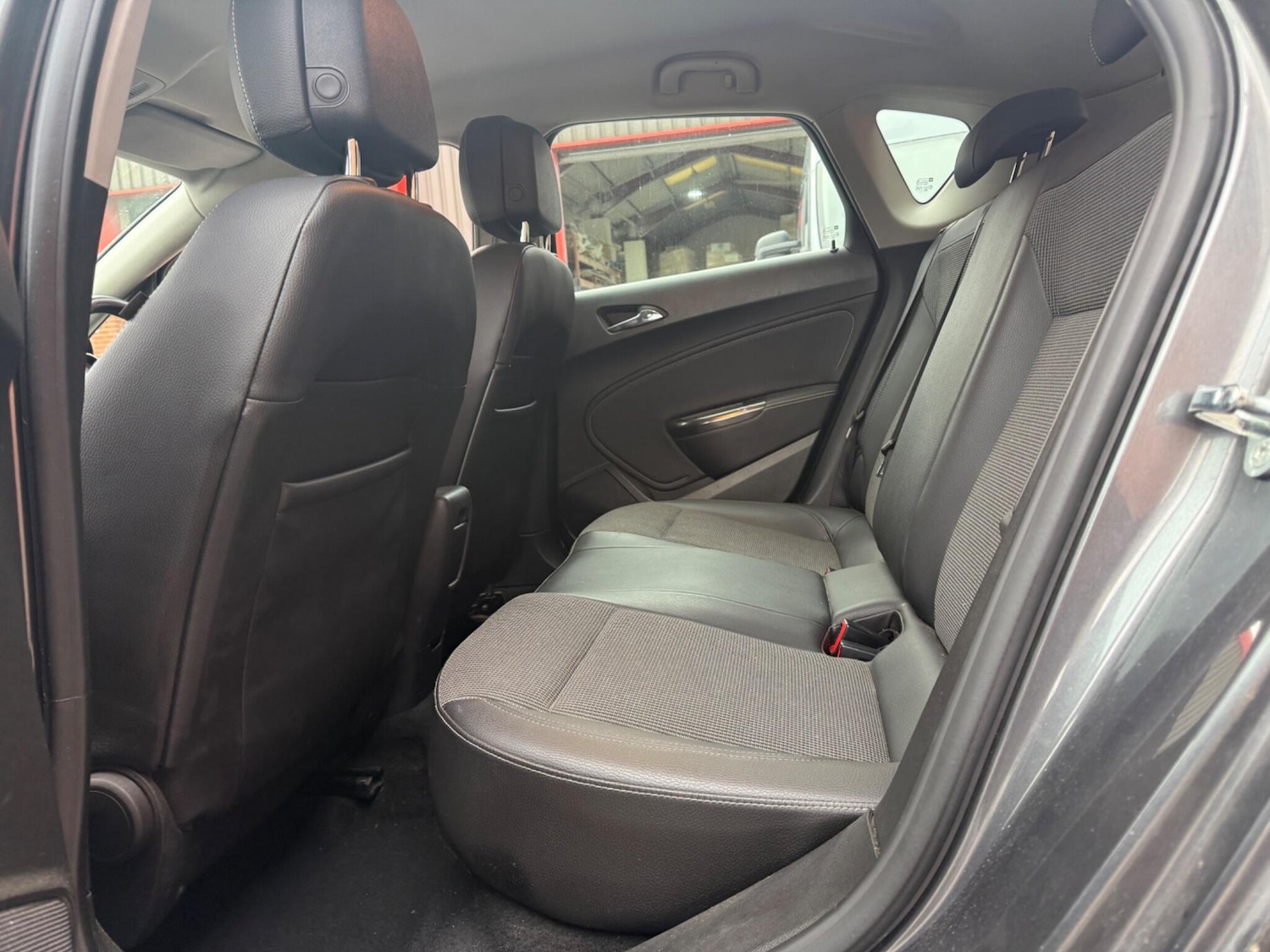 Used Vauxhall Astra 2010 for sale - 77082143: Photo 26