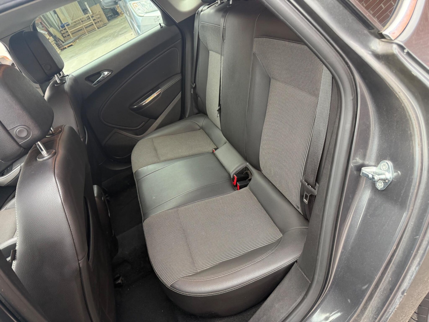 Used Vauxhall Astra 2010 for sale - 77082143: Photo 27