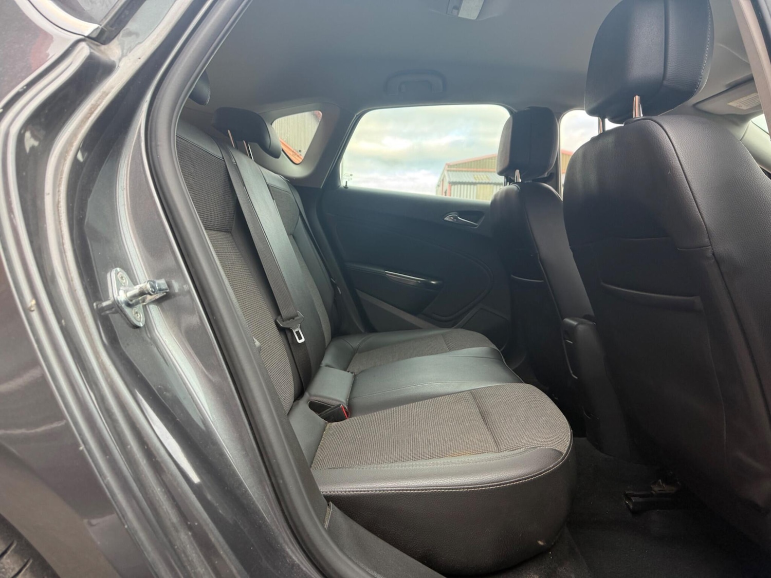 Used Vauxhall Astra 2010 for sale - 77082143: Photo 28